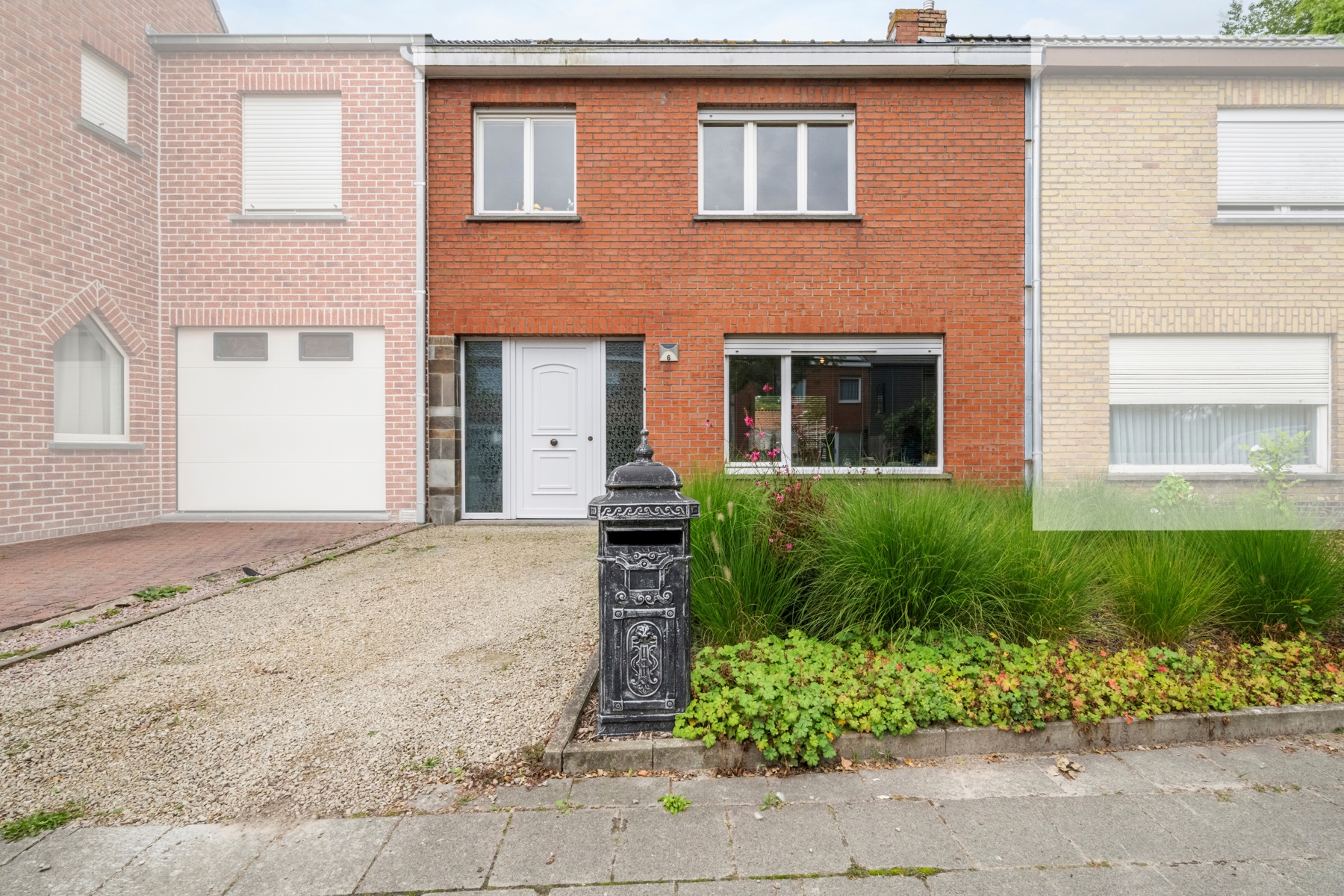Rustig gelegen, lichtrijke & instapklare rijwoning te Brugge.