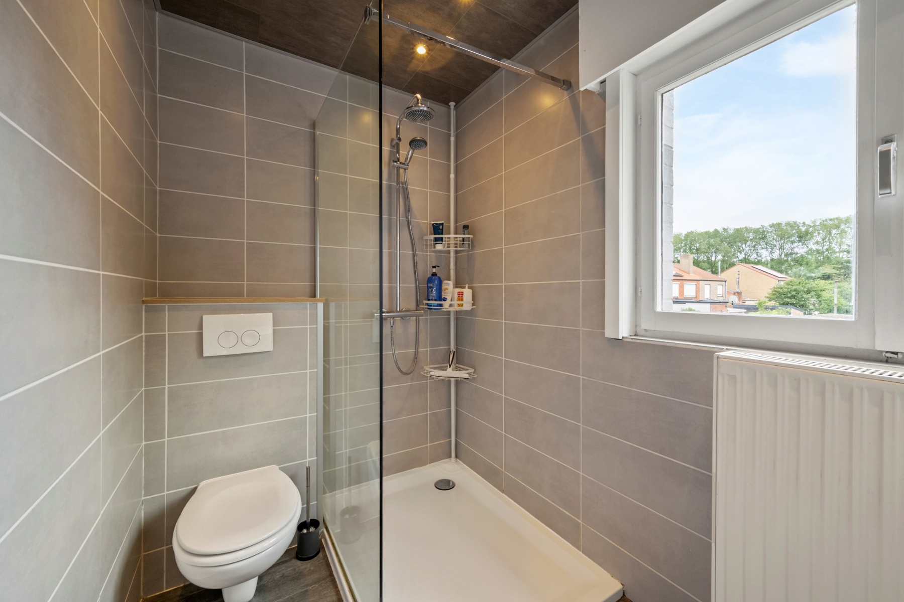 Rustig gelegen, lichtrijke & instapklare rijwoning te Brugge.