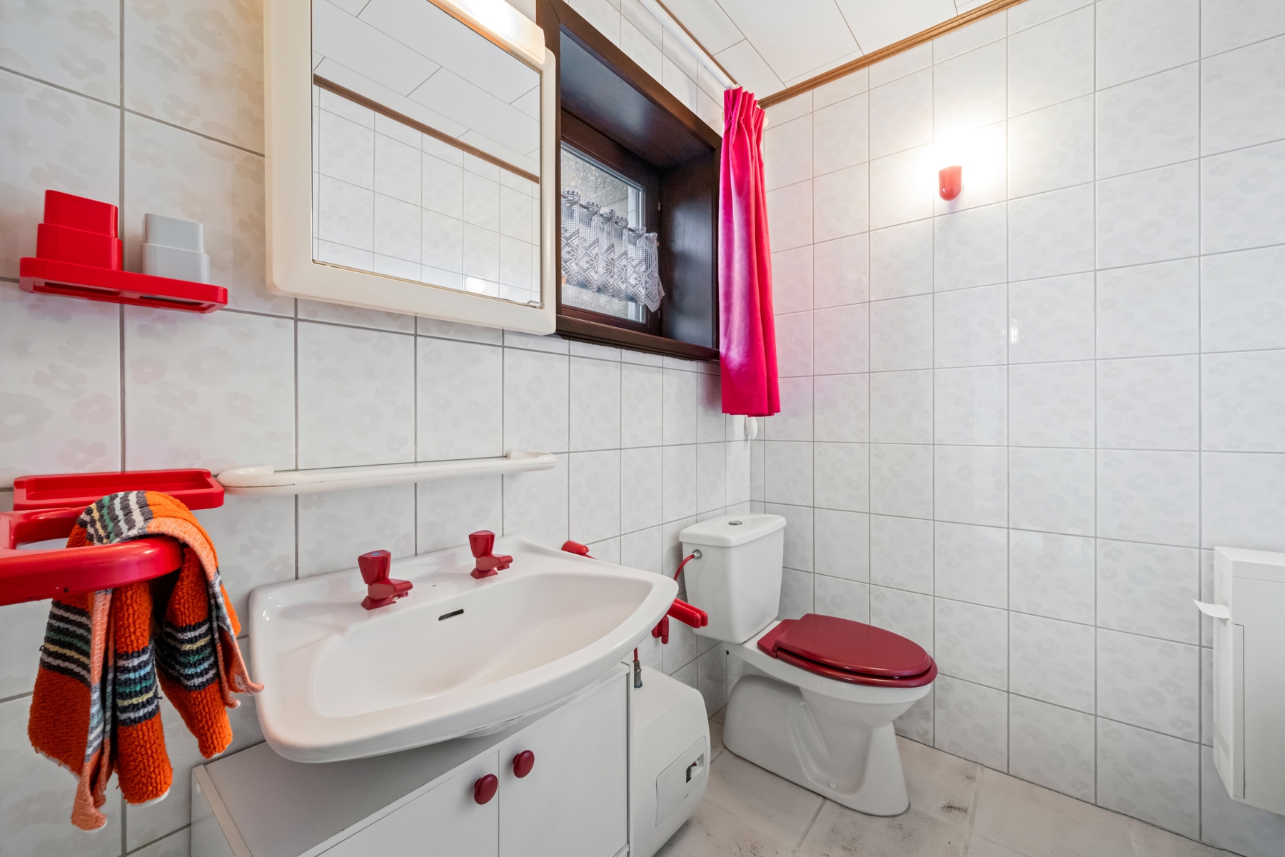 Ruime woning met tuin en bijgebouwen in het rustig Sint-Kruis.