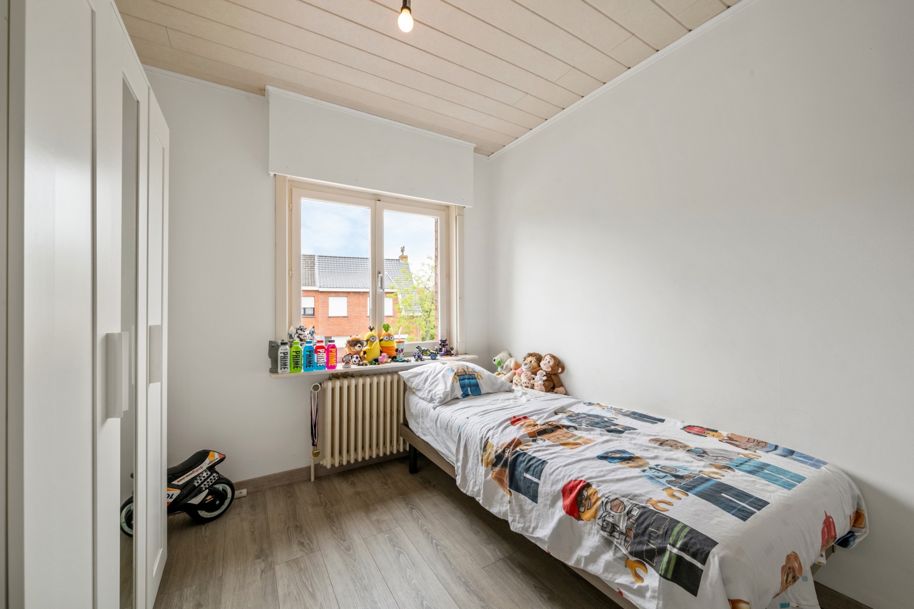 Rustig gelegen, lichtrijke & instapklare rijwoning te Brugge.