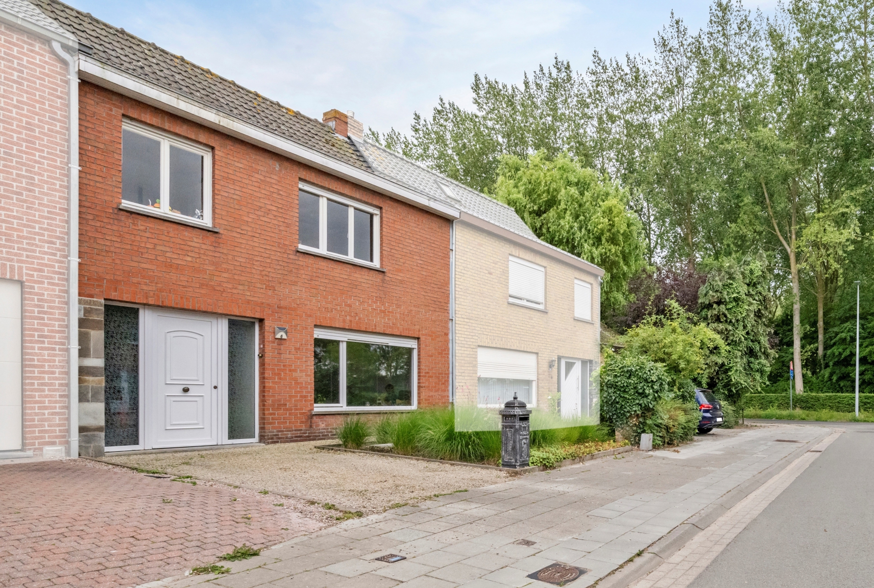 Rustig gelegen, lichtrijke & instapklare rijwoning te Brugge.