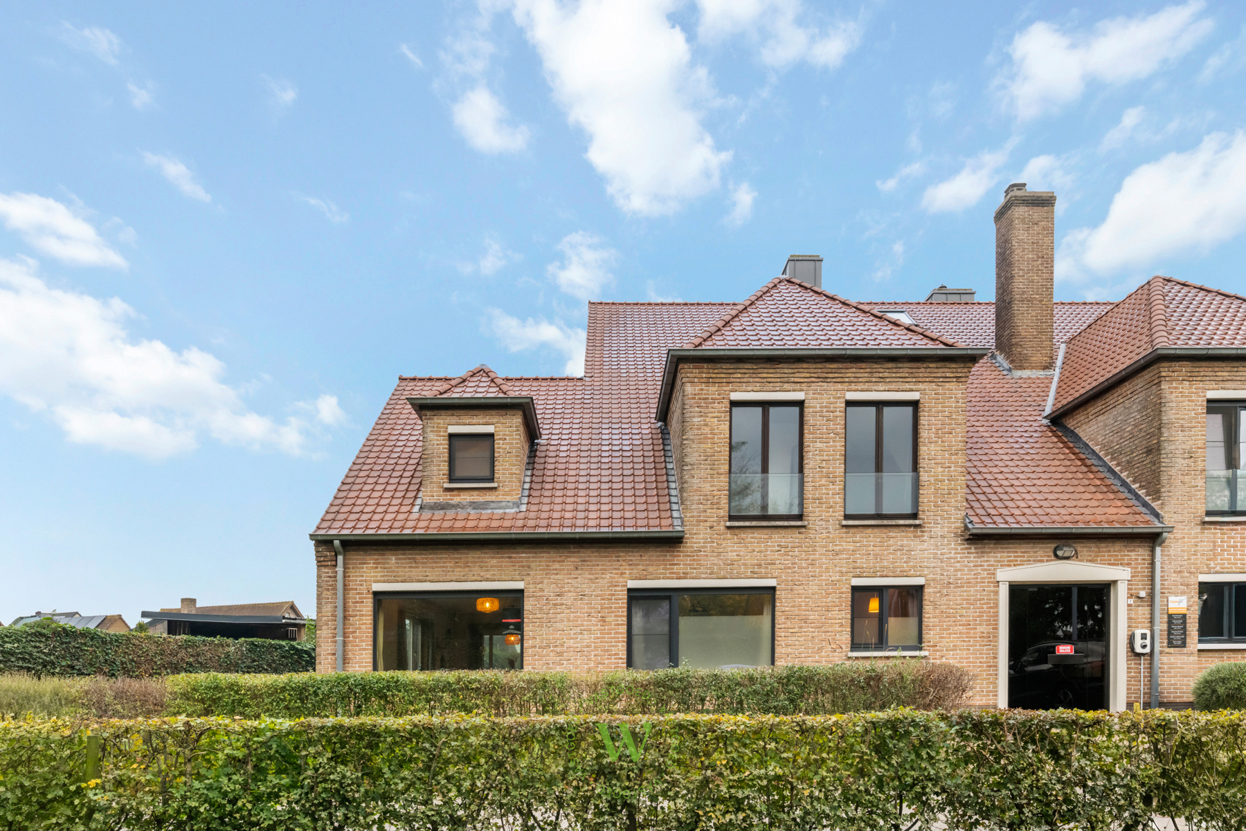 Lichtrijk duplexappartement met tuin en carport in Sijsele