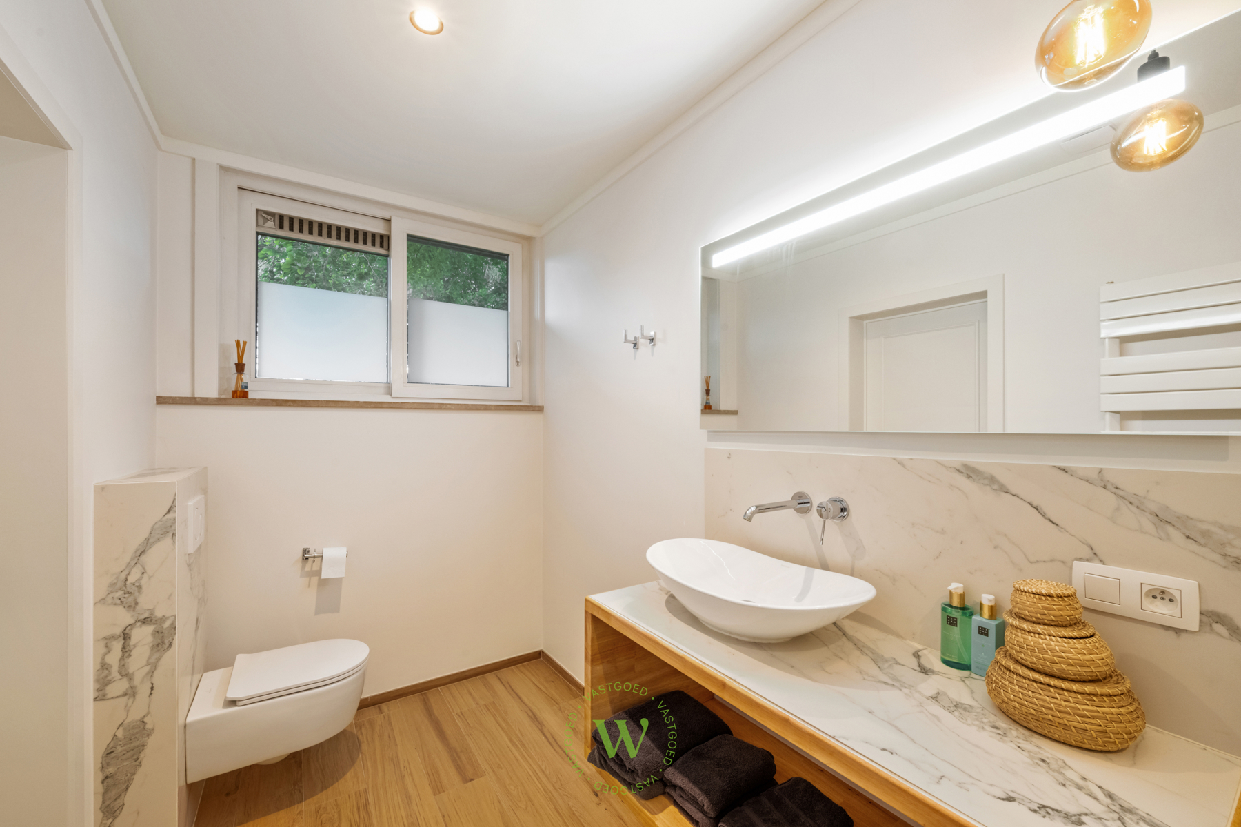Karaktervolle woning met vergunde B&B in hartje Sint-Michiels