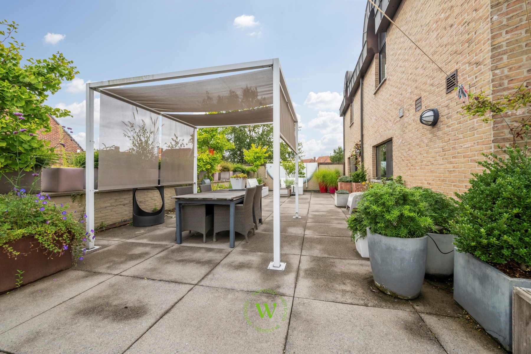 Exceptioneel ruim appartement mét riant zonneterras.