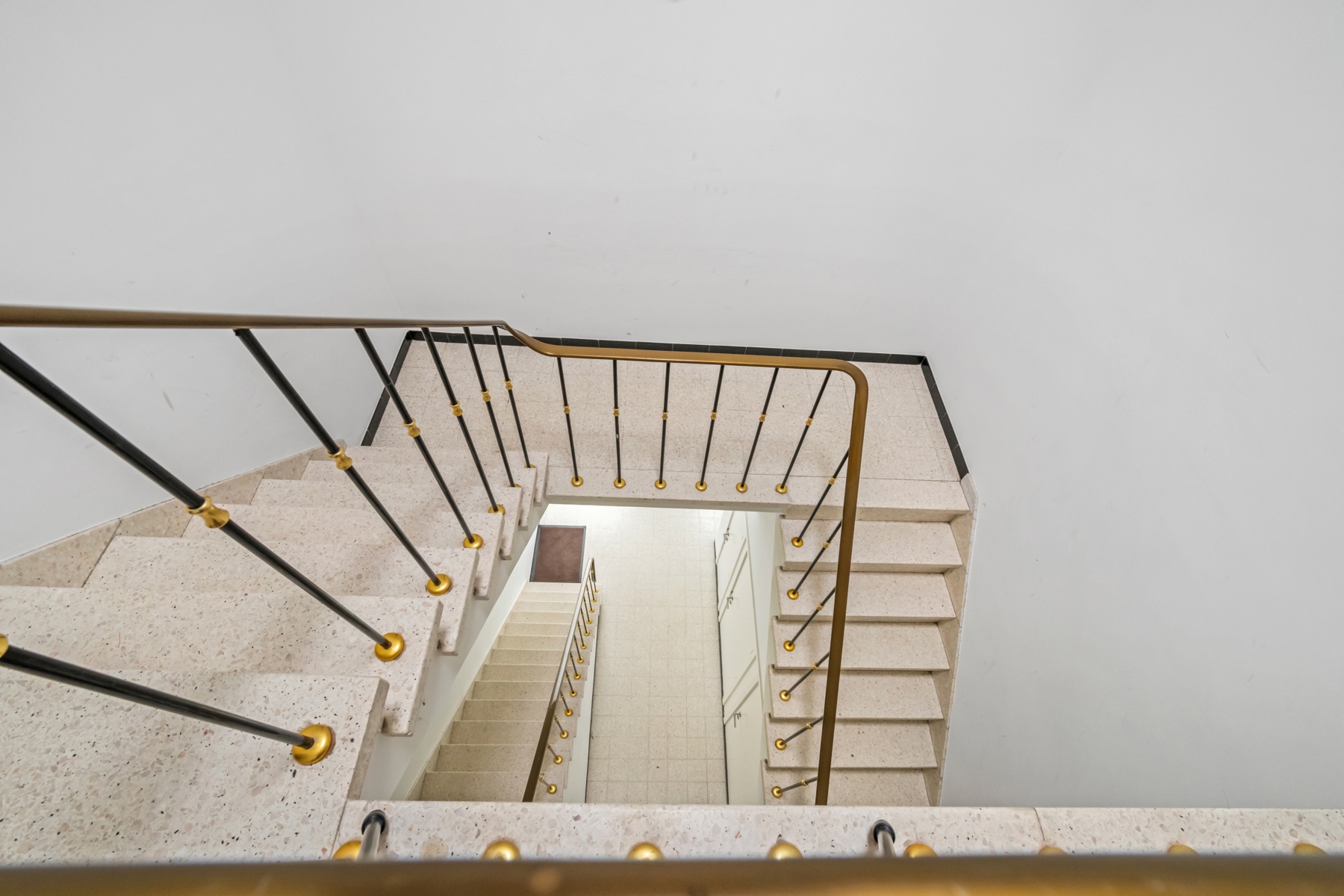 Instapklaar 2slpk-appartement met balkon in Assebroek.