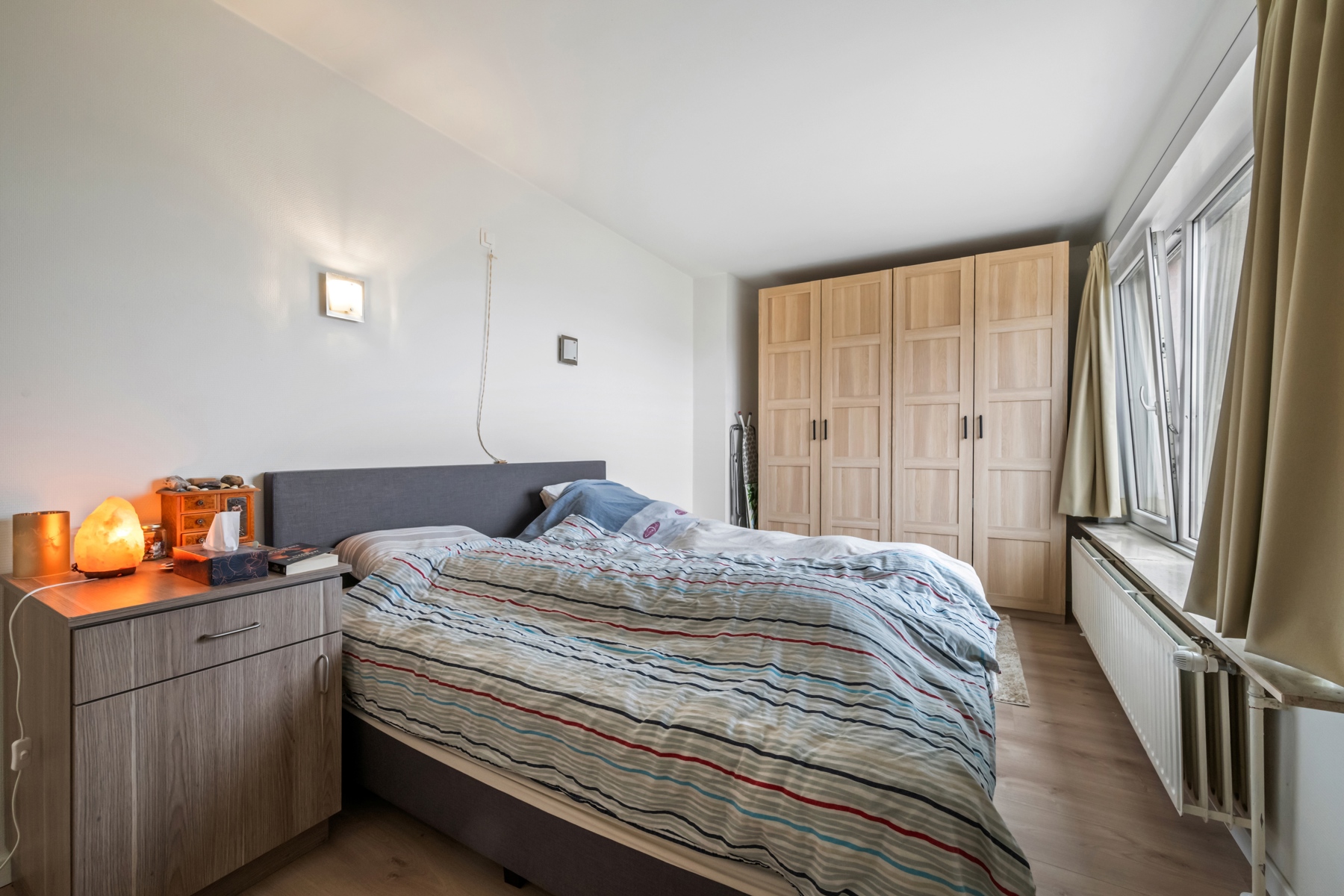 Instapklaar 2slpk-appartement met balkon in Assebroek.
