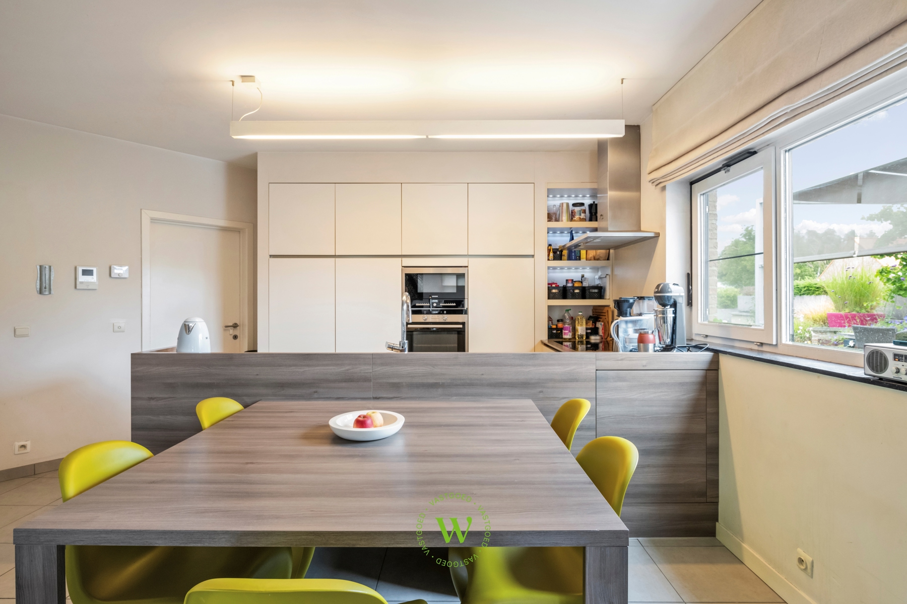 Exceptioneel ruim appartement mét riant zonneterras.