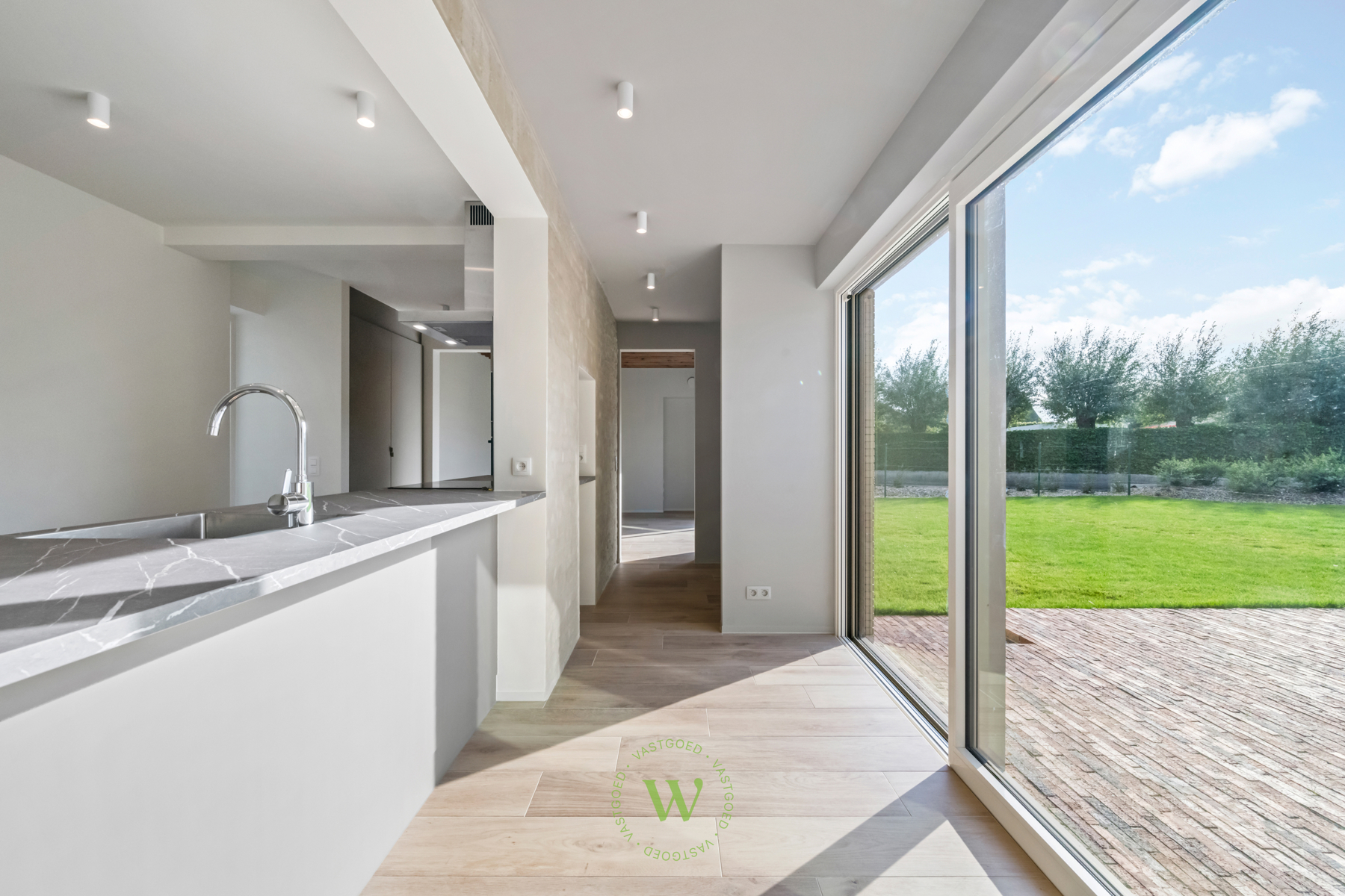 Energiezuinige, gerenoveerde woning met 3 slpks in Zwevezele