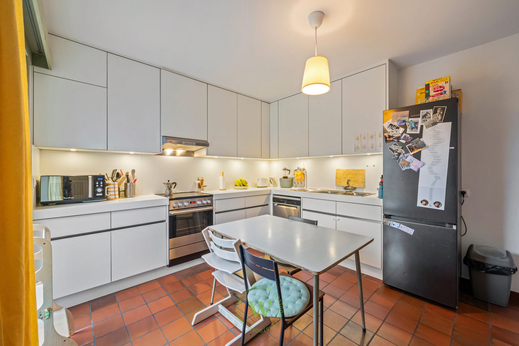 Lichtrijk duplexappartement met tuin en carport in Sijsele