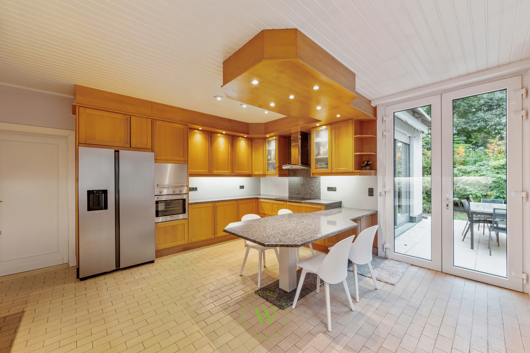 Karaktervolle woning met vergunde B&B in hartje Sint-Michiels