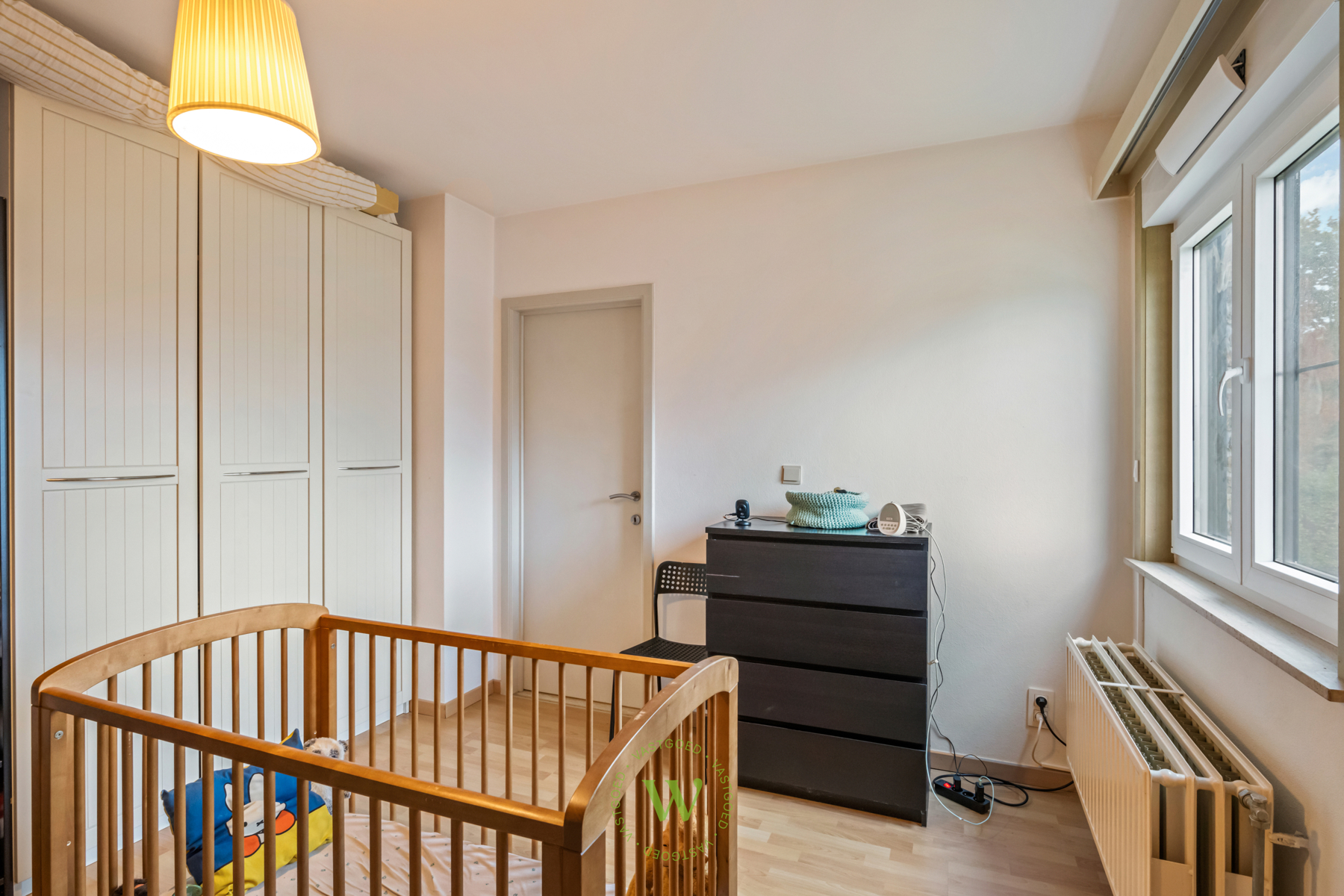 Lichtrijk duplexappartement met tuin en carport in Sijsele