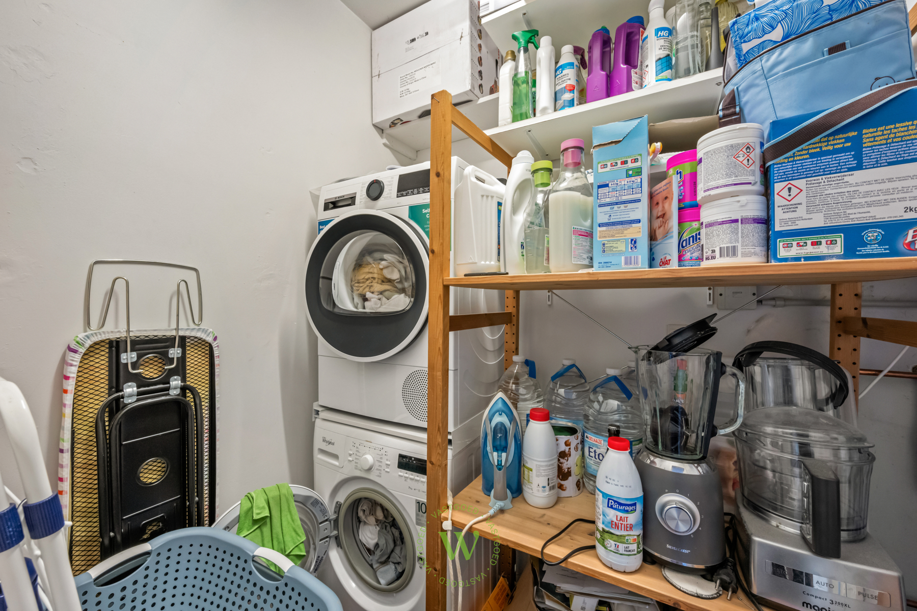 Lichtrijk duplexappartement met tuin en carport in Sijsele