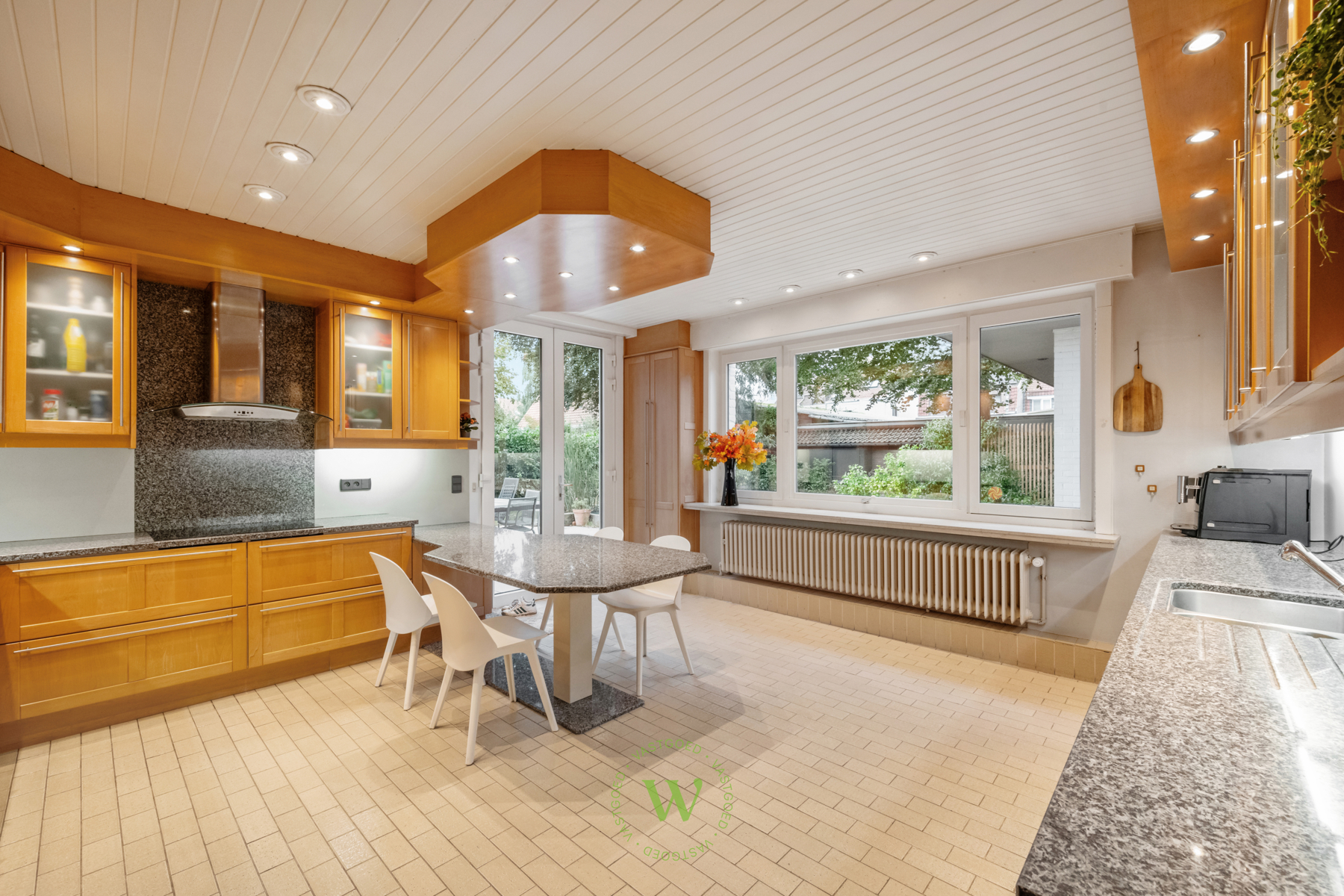 Karaktervolle woning met vergunde B&B in hartje Sint-Michiels