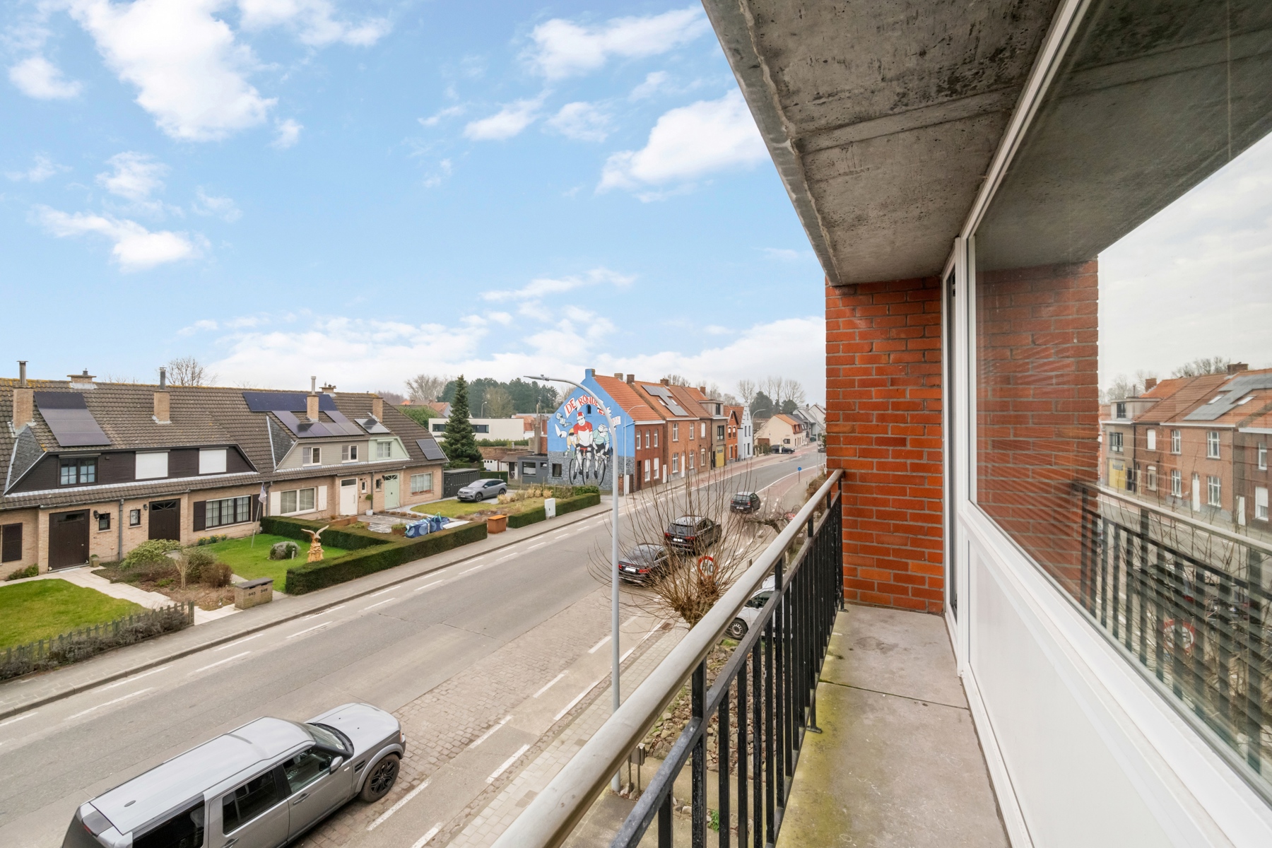 Instapklaar 2slpk-appartement met balkon in Assebroek.
