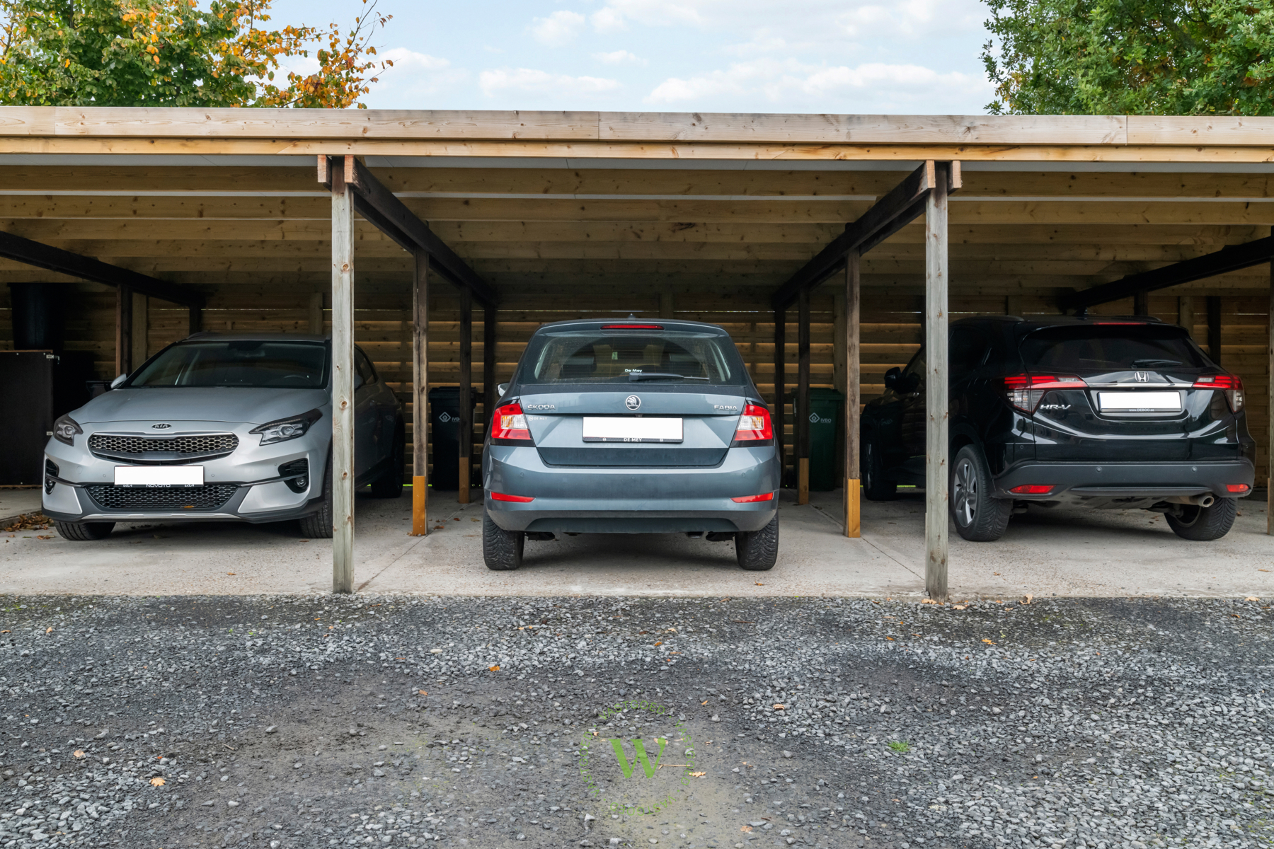 Lichtrijk duplexappartement met tuin en carport in Sijsele