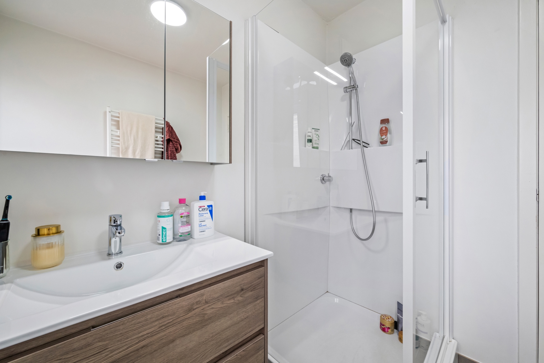 Instapklaar 2slpk-appartement met balkon in Assebroek.