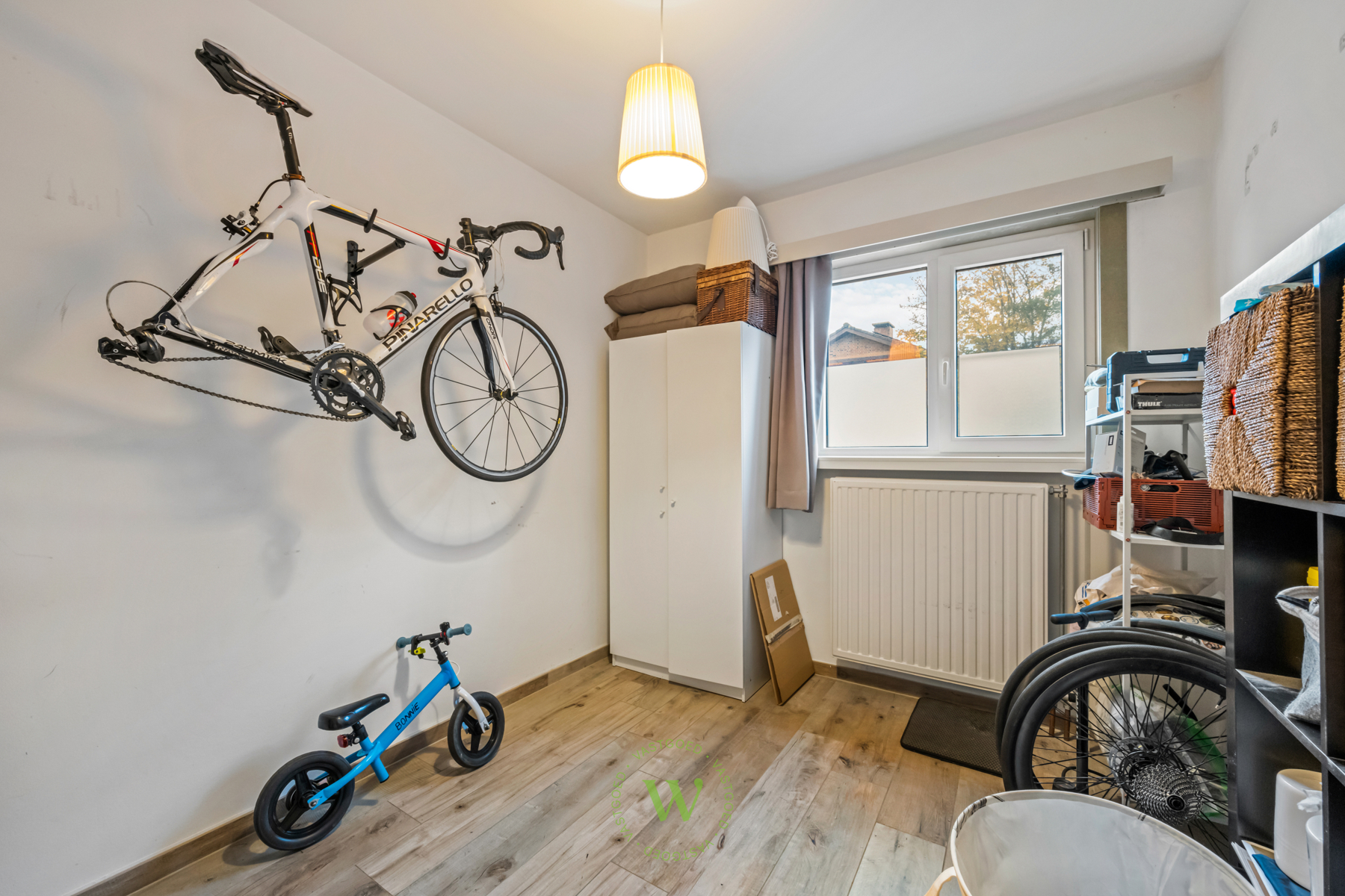 Lichtrijk duplexappartement met tuin en carport in Sijsele