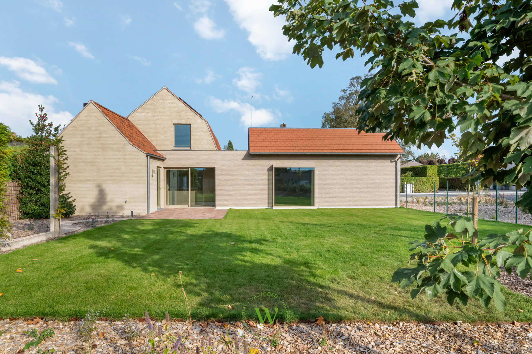 Energiezuinige, gerenoveerde woning met 3 slpks in Zwevezele