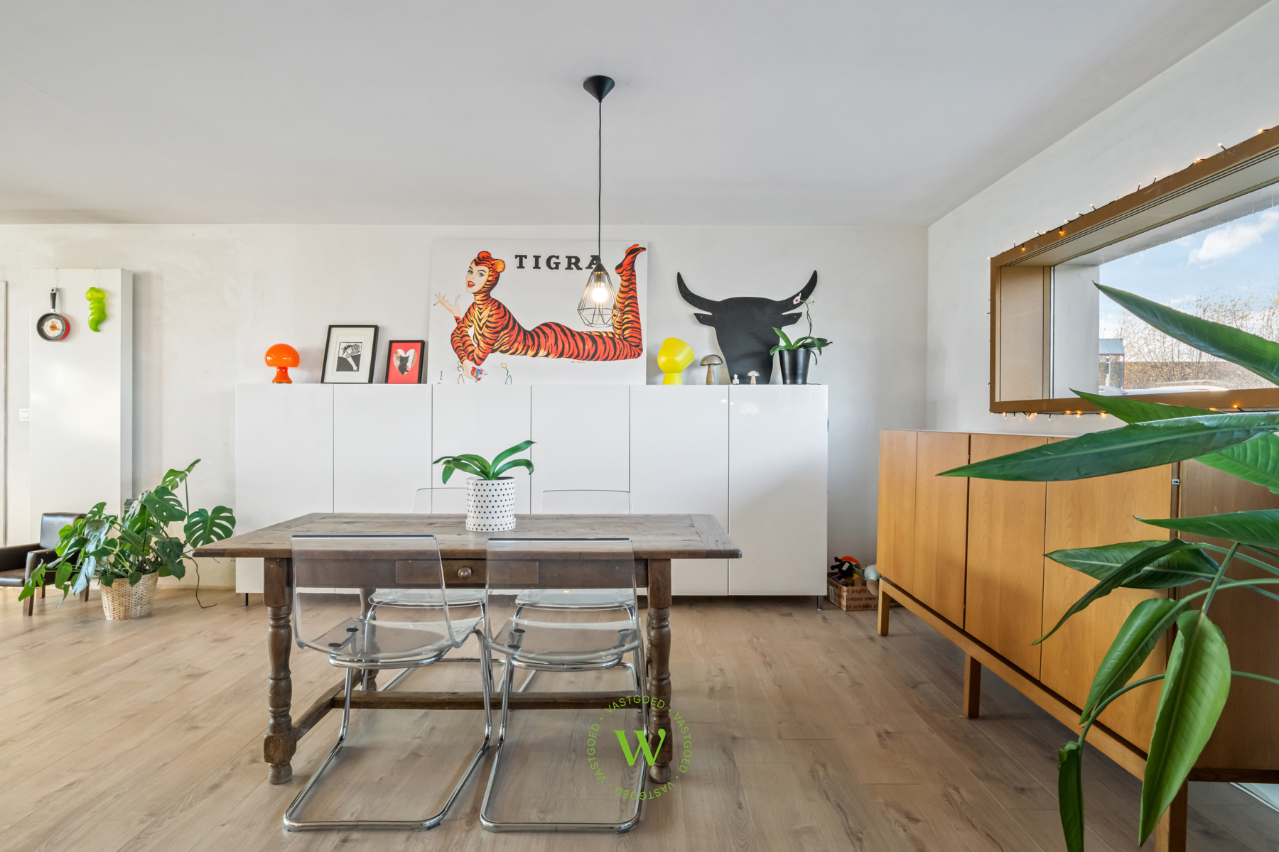 Af te werken woning met ruim bijgebouw te Ruddervoorde