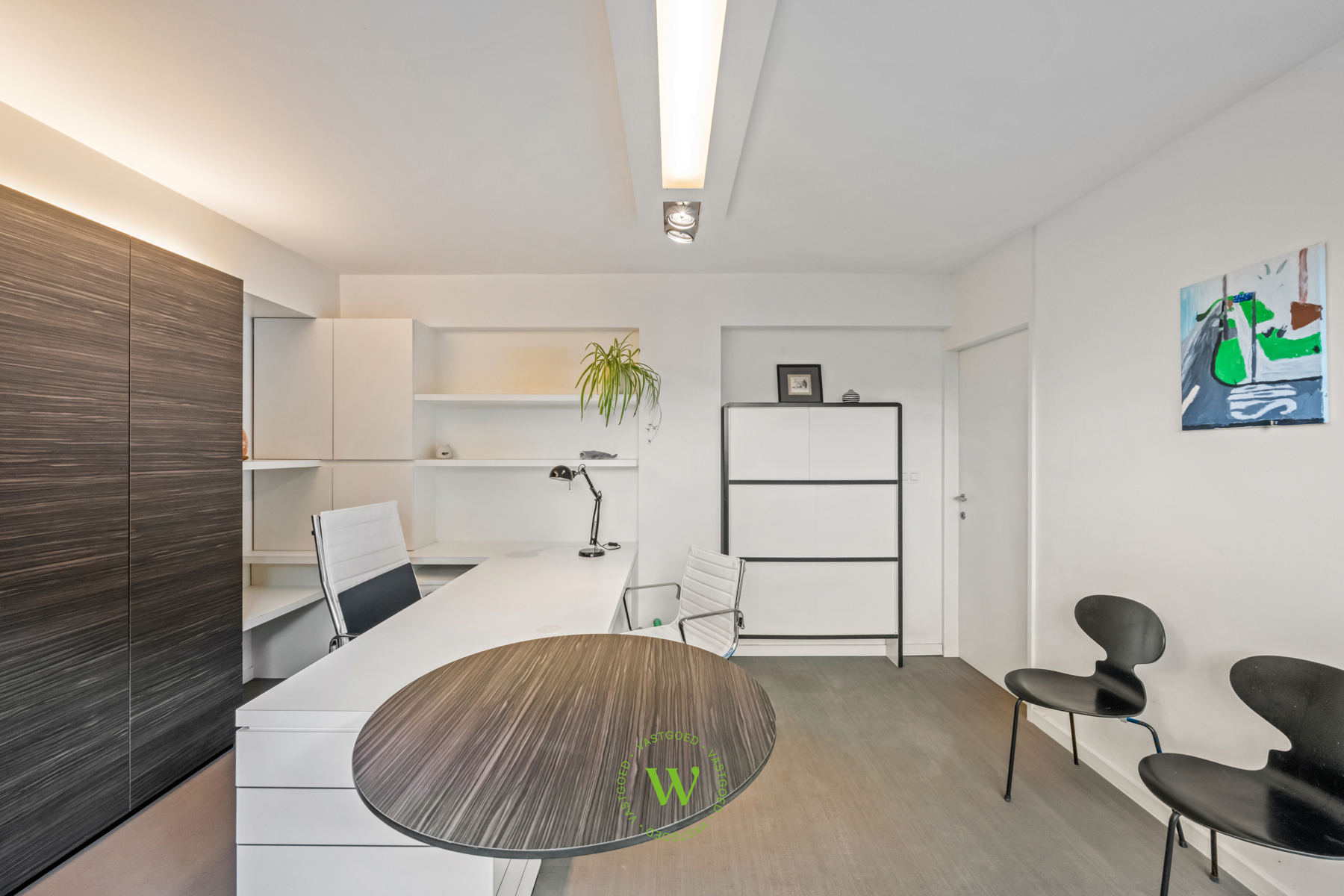 Af te werken woning met ruim bijgebouw te Ruddervoorde