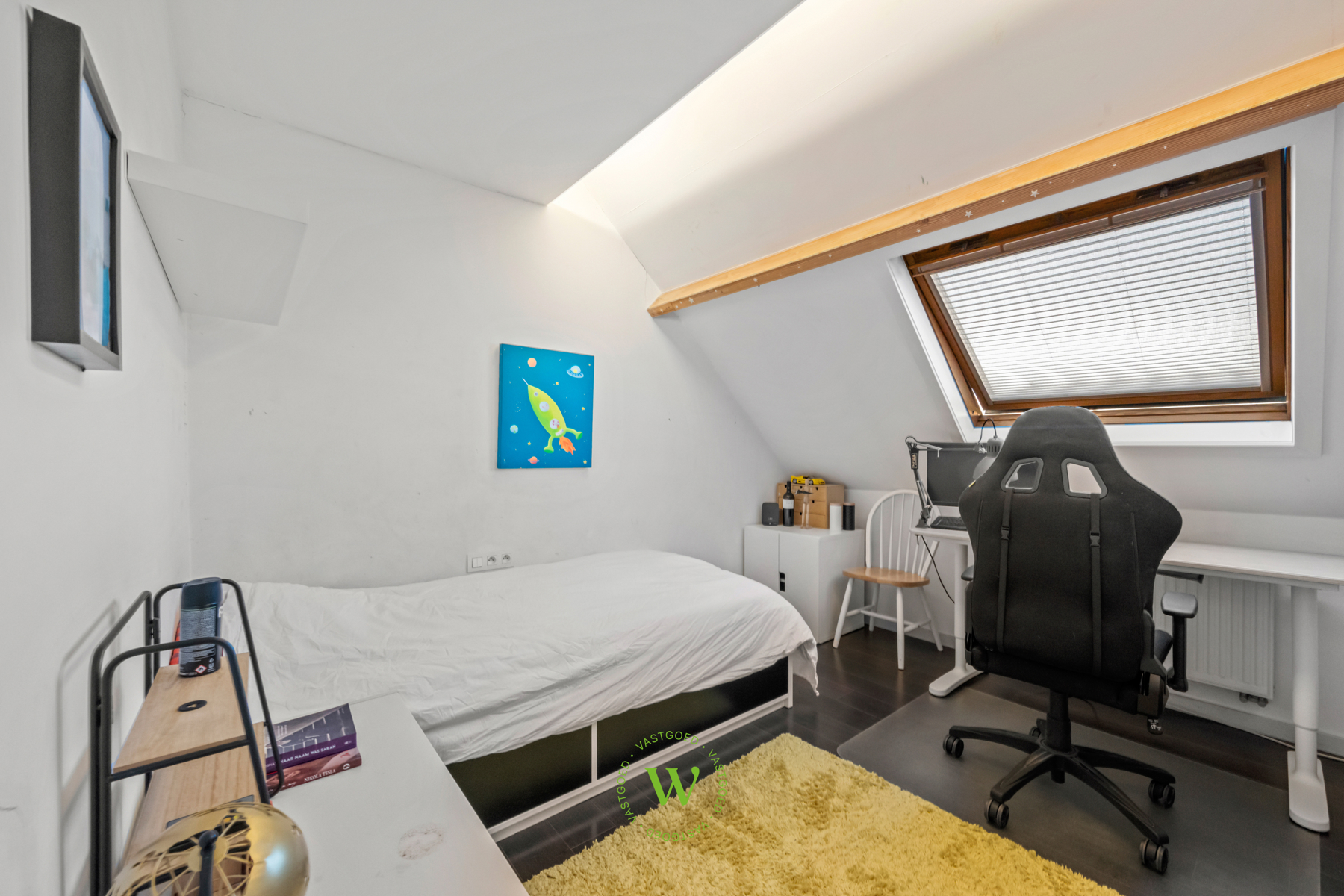 Af te werken woning met ruim bijgebouw te Ruddervoorde