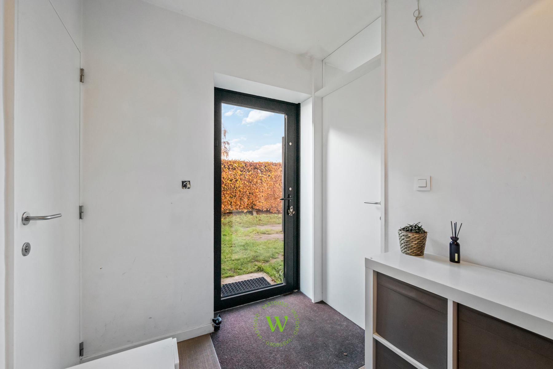 Af te werken woning met ruim bijgebouw te Ruddervoorde