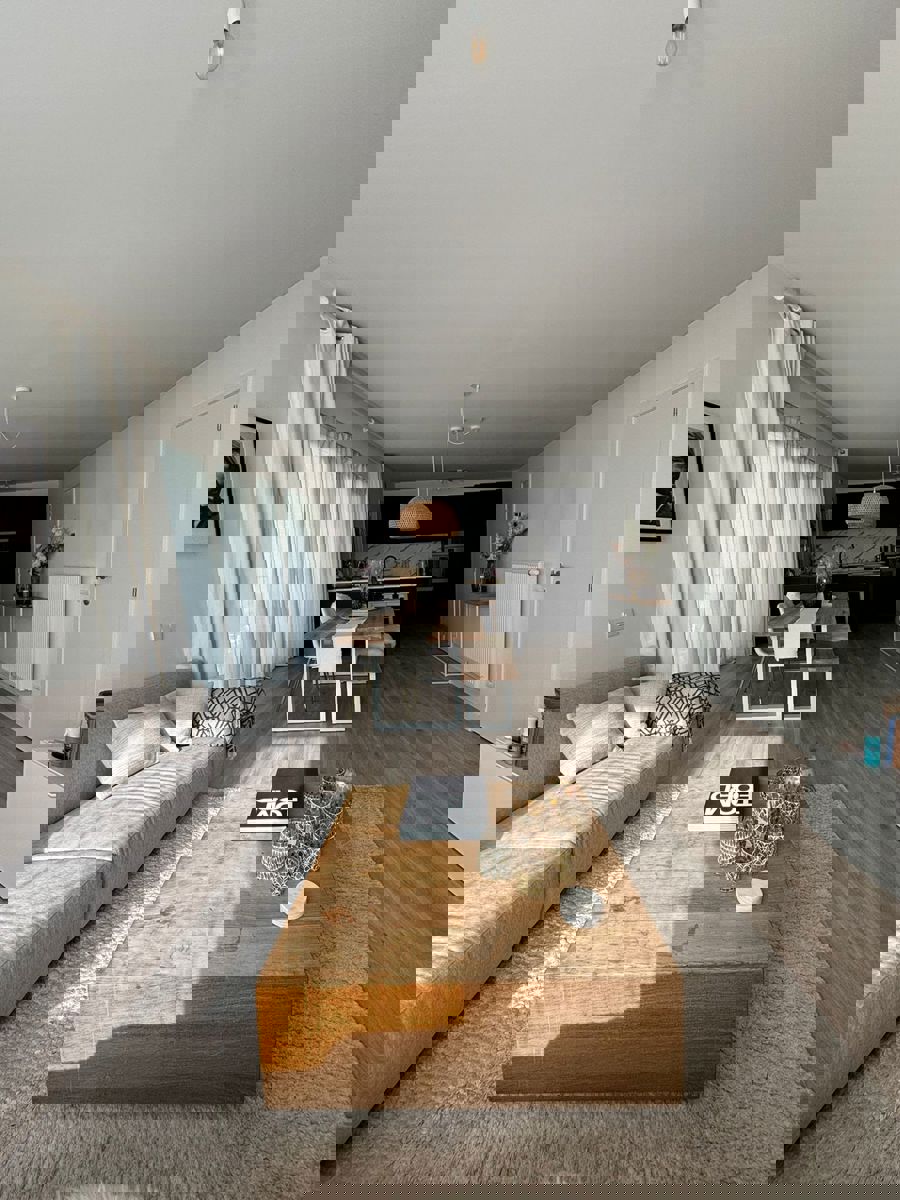 Modern appartement met terras en parking