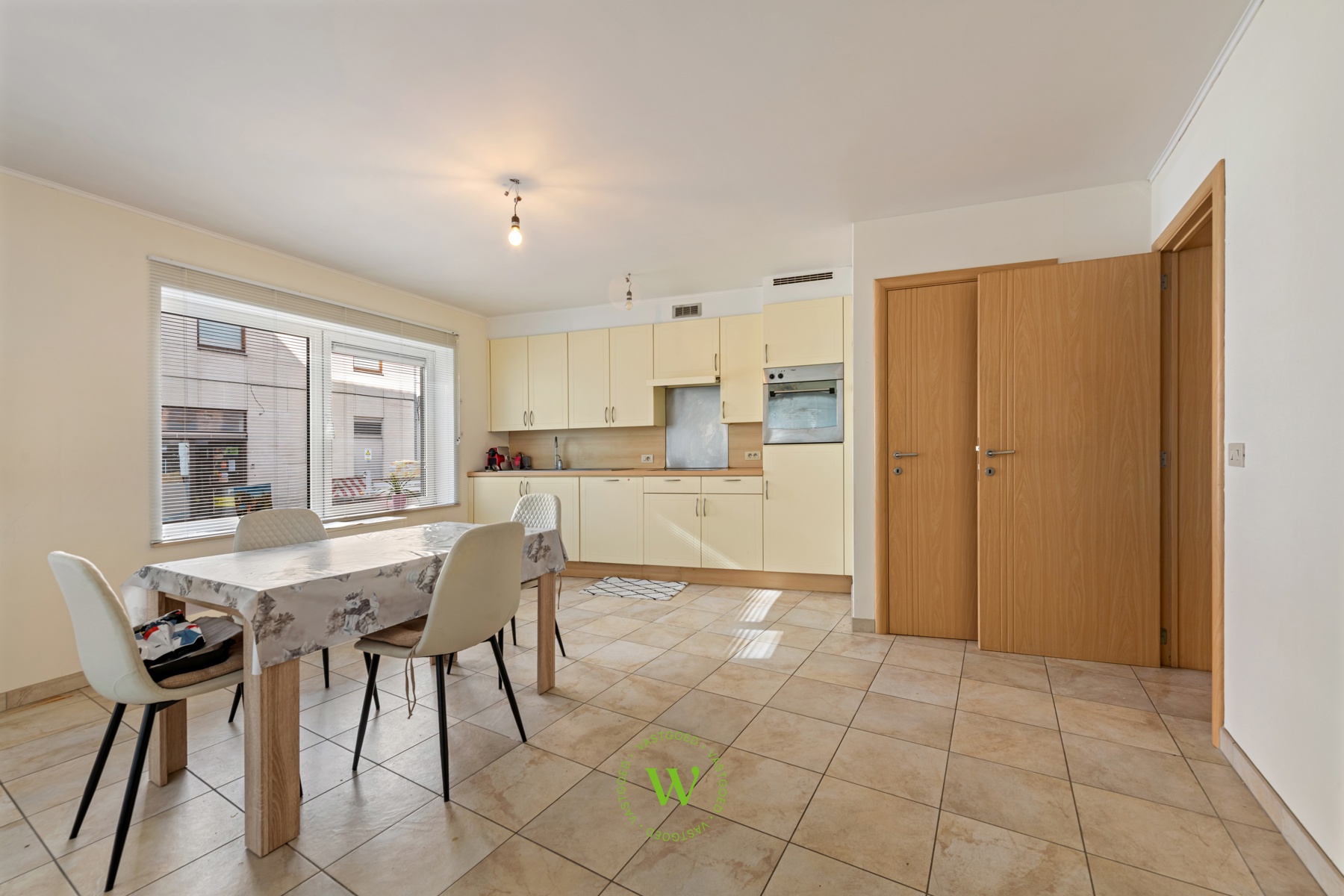 Lichtrijk 2-slaapkamerappartement met zicht op de vesten.