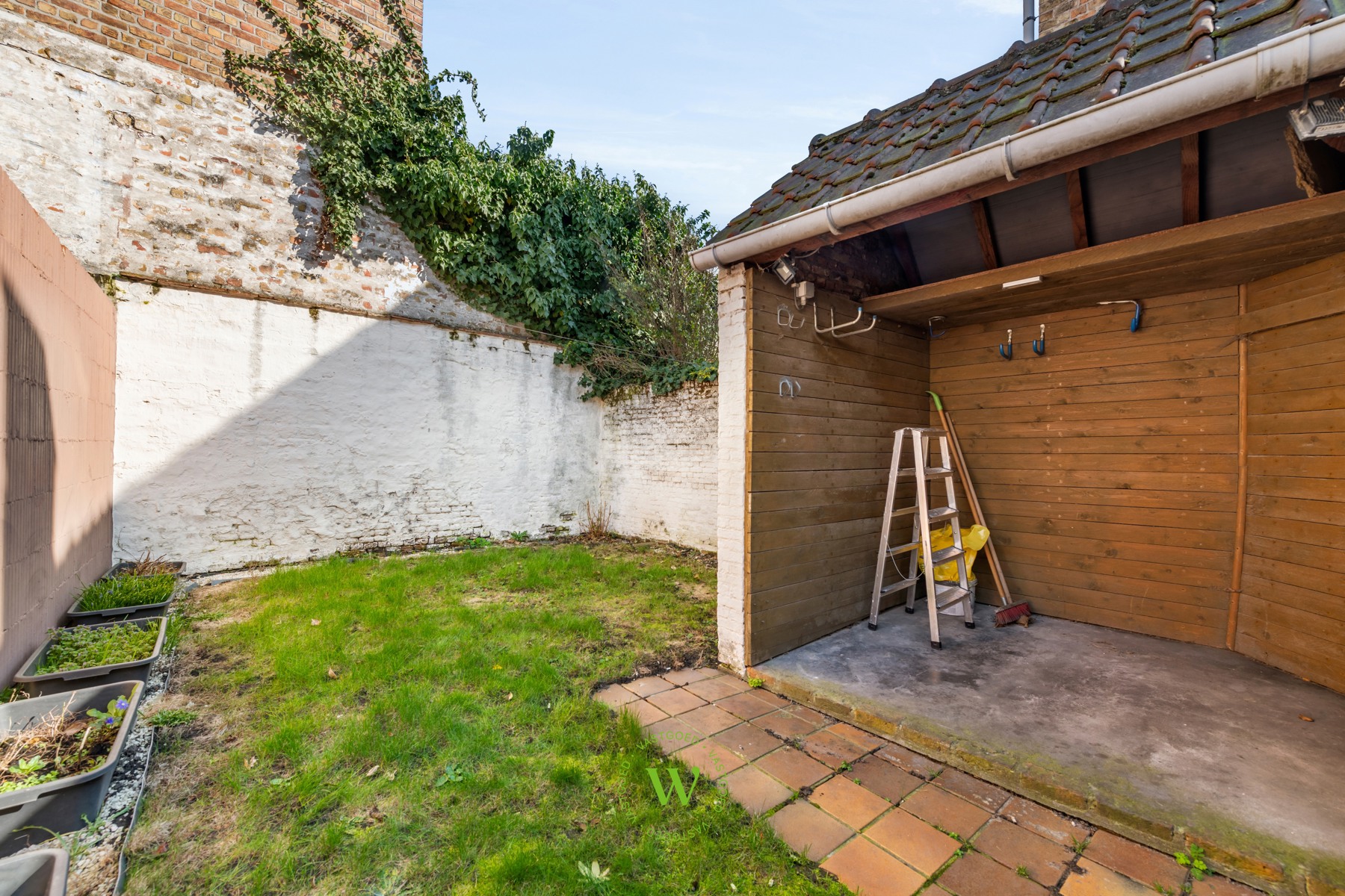 Centrum Brugge: opbrengsteigendom met 2 app. incl stadstuin.