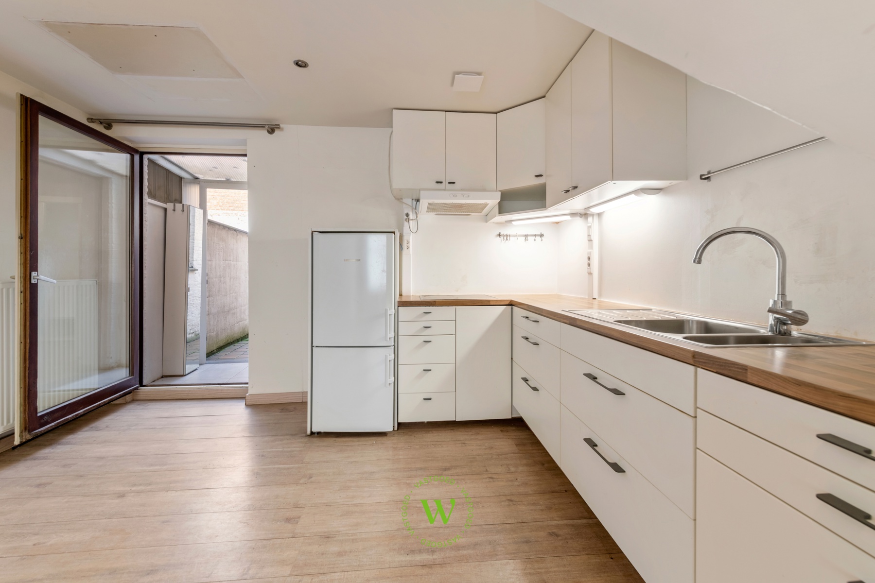 Centrum Brugge: opbrengsteigendom met 2 app. incl stadstuin.