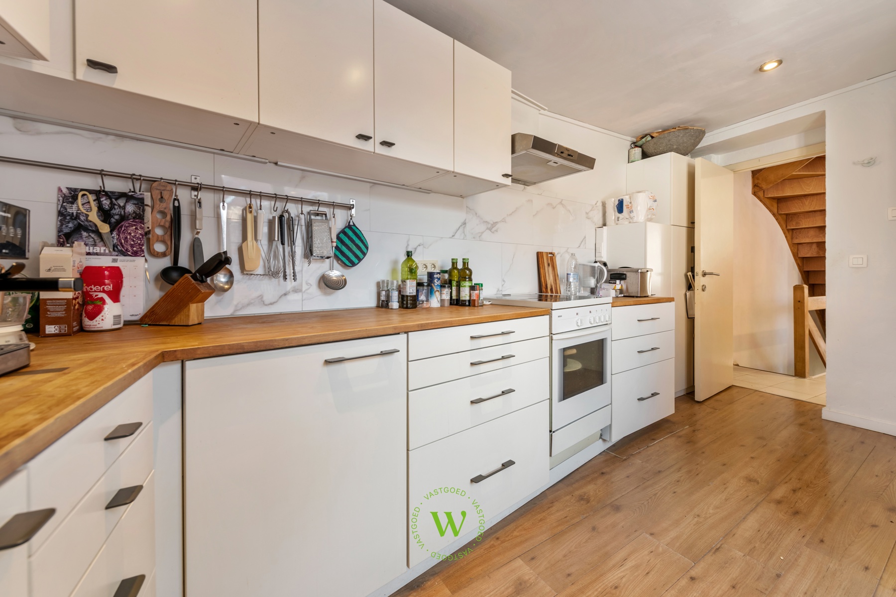 Centrum Brugge: opbrengsteigendom met 2 app. incl stadstuin.