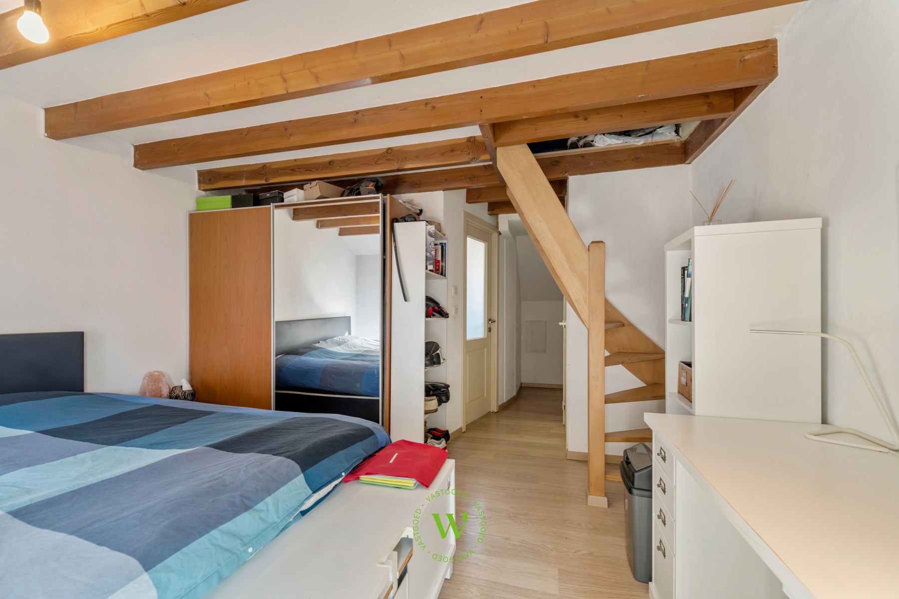 Centrum Brugge: opbrengsteigendom met 2 app. incl stadstuin.