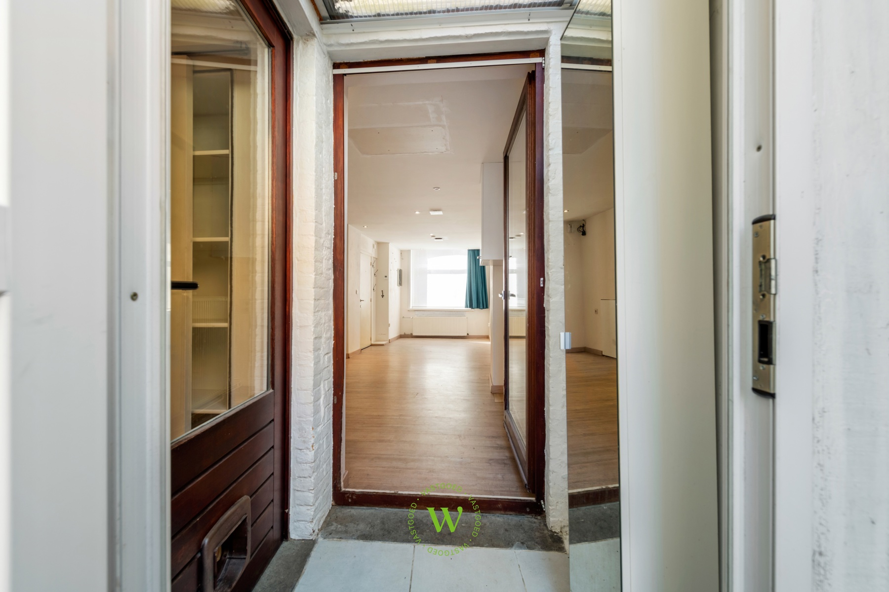 Centrum Brugge: opbrengsteigendom met 2 app. incl stadstuin.