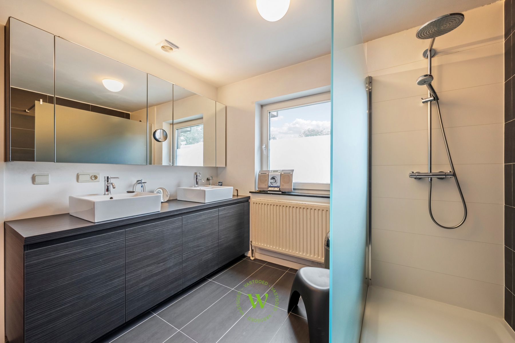 Uitzonderlijk triplex-appartement: ruimte, licht+topligging.