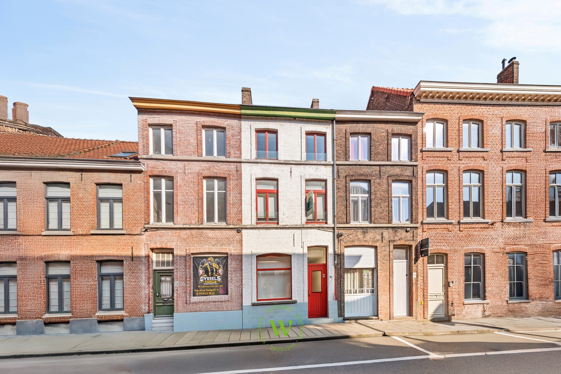 Centrum Brugge: opbrengsteigendom met 2 app. incl stadstuin.