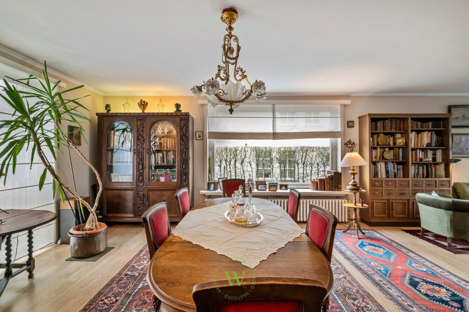 Lichtrijk 3-slaapkamerappartement met 2 garages