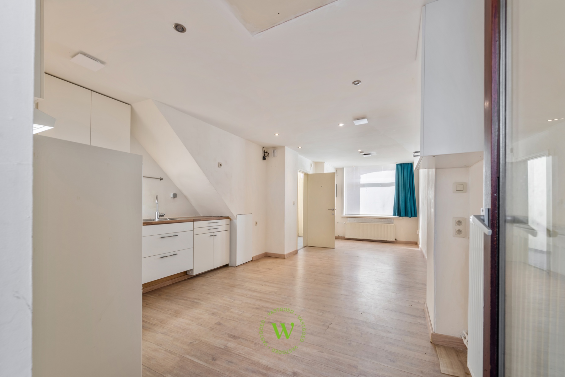 Centrum Brugge: opbrengsteigendom met 2 app. incl stadstuin.