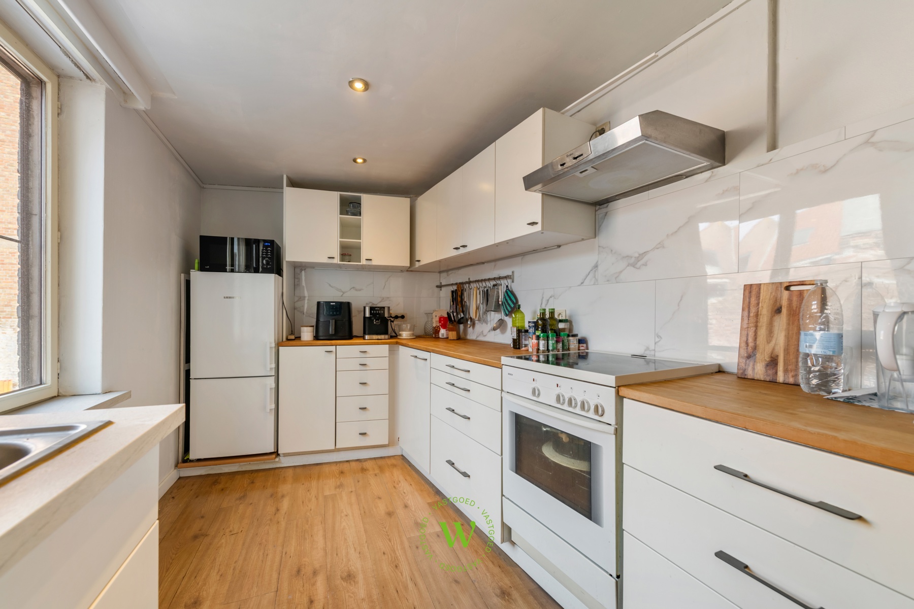 Centrum Brugge: opbrengsteigendom met 2 app. incl stadstuin.