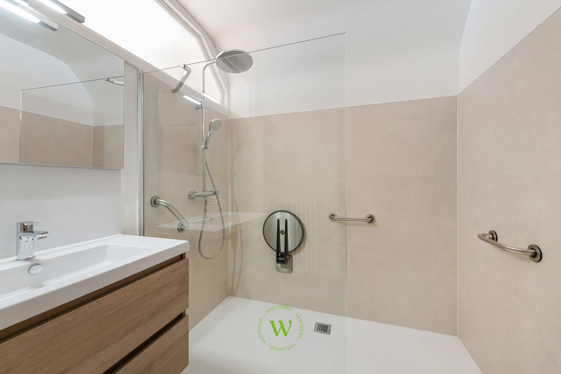 Gezinswoning met 5 slpks en tuin op 800 m²