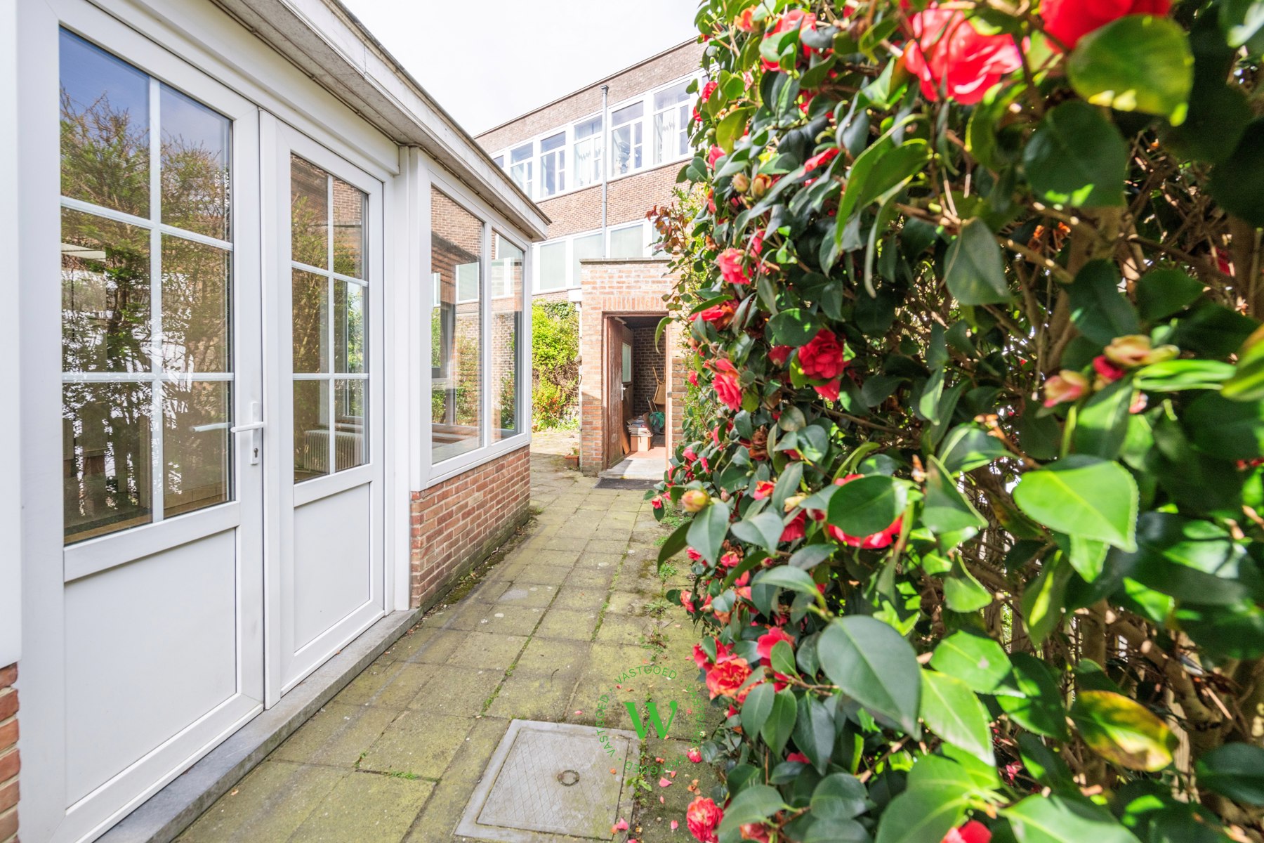 Verrassende en charmante halfopen bebouwing te Assebroek.