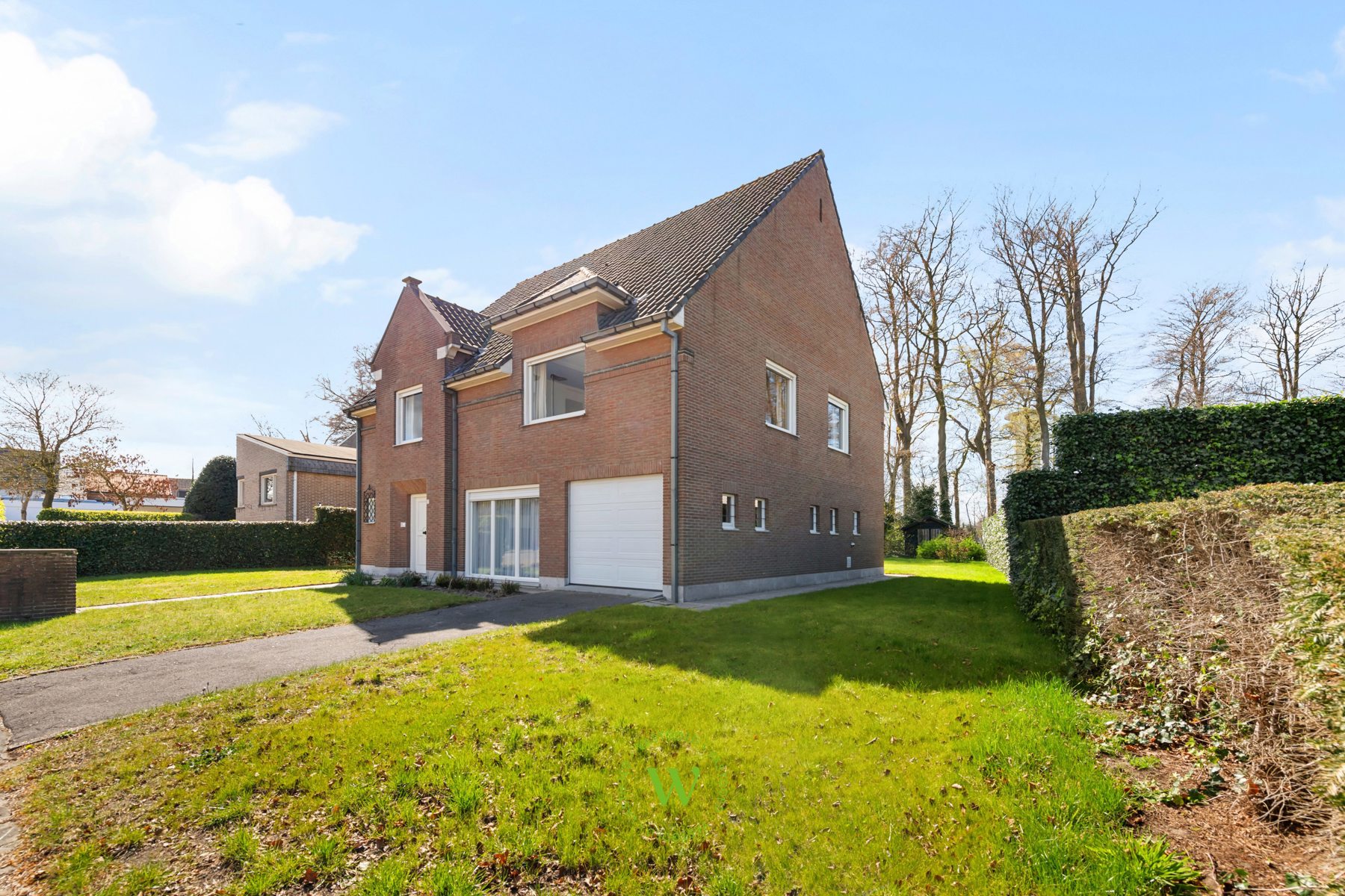 Gezinswoning met 5 slpks en tuin op 800 m²