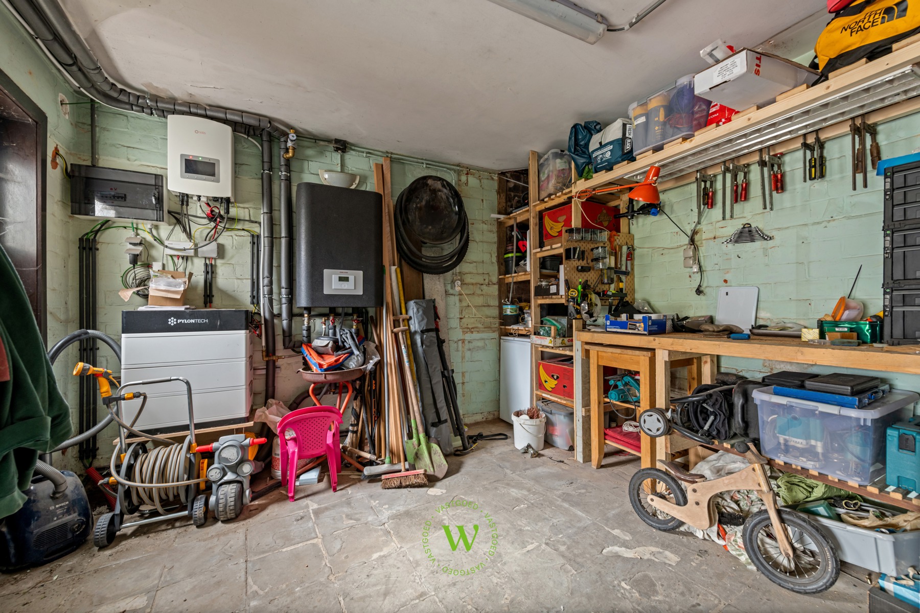 Karaktervolle, gerenoveerde halfopen woning met label B.