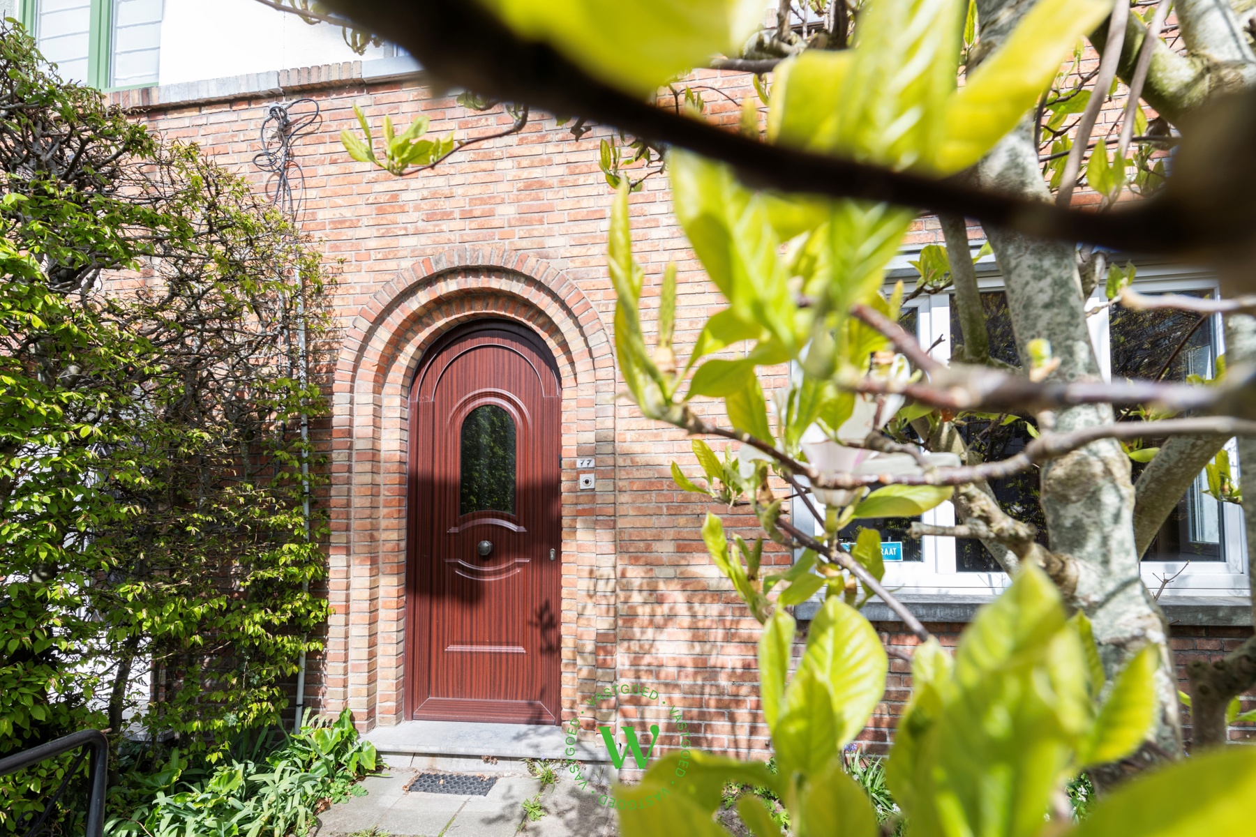 Verrassende en charmante halfopen bebouwing te Assebroek.