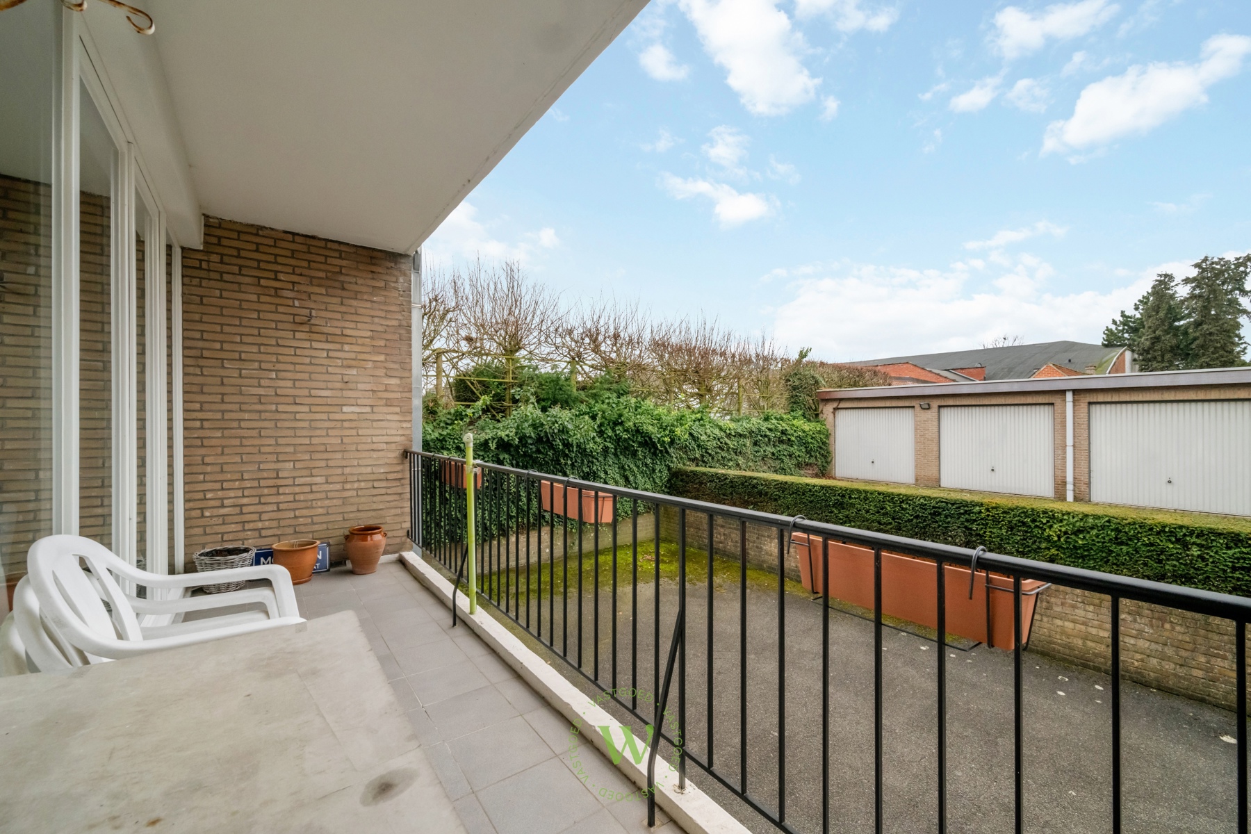 Lichtrijk 3-slaapkamerappartement met garage en berging