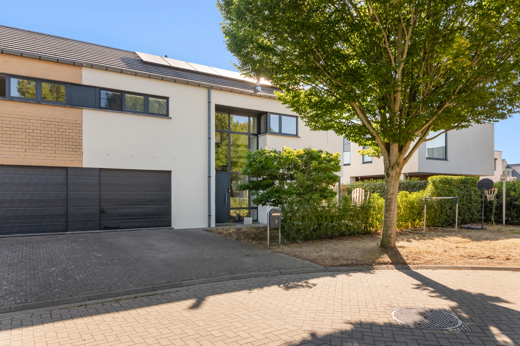 Ruime gezinswoning met zonnige tuin in Sint-Andries