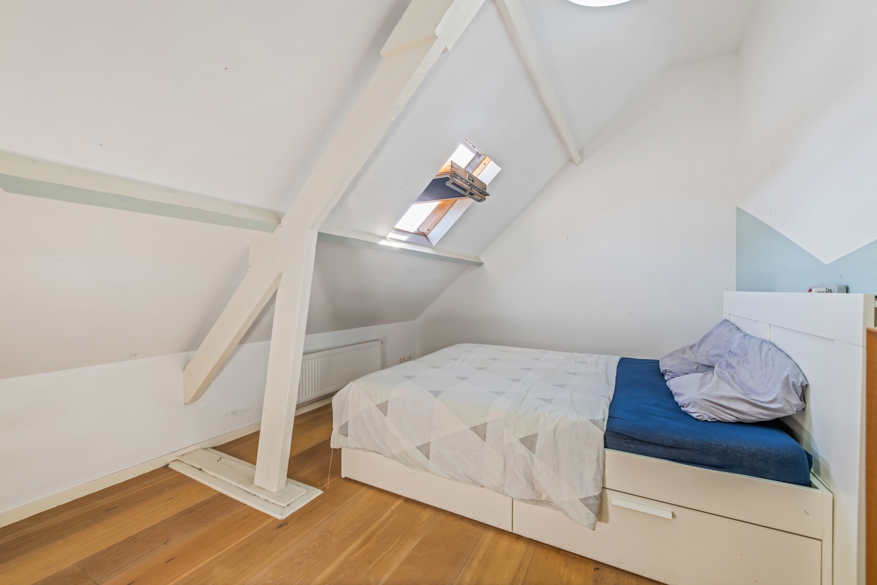 Ruime duplex met zonnig terras en garage/loods