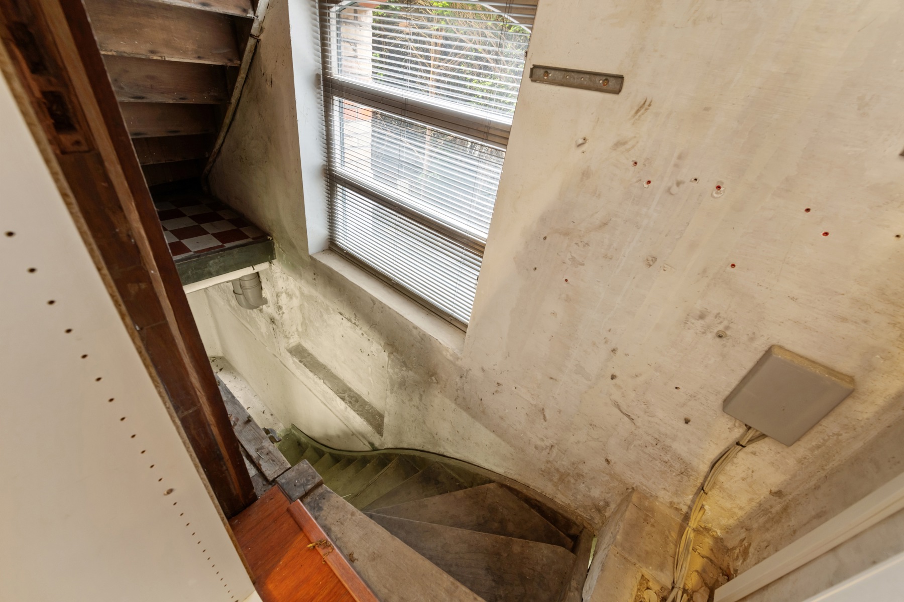Industrieel karakterpand met vergunning voor exclusief woonproject.