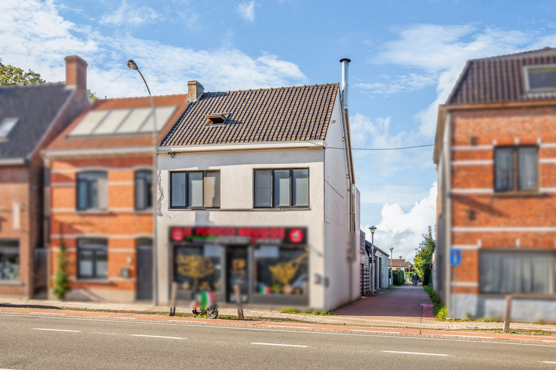Ruime duplex met zonnig terras en garage/loods