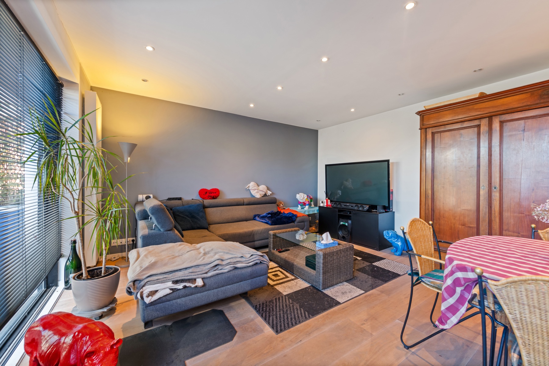 Ruime duplex met zonnig terras en garage/loods