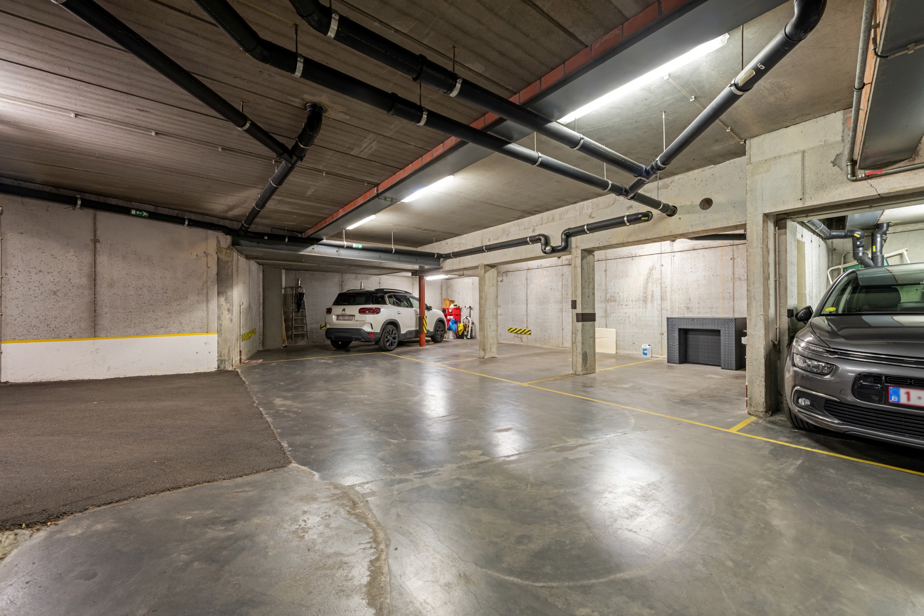 Ondergrondse staanplaats te koop in Brugge-centrum.